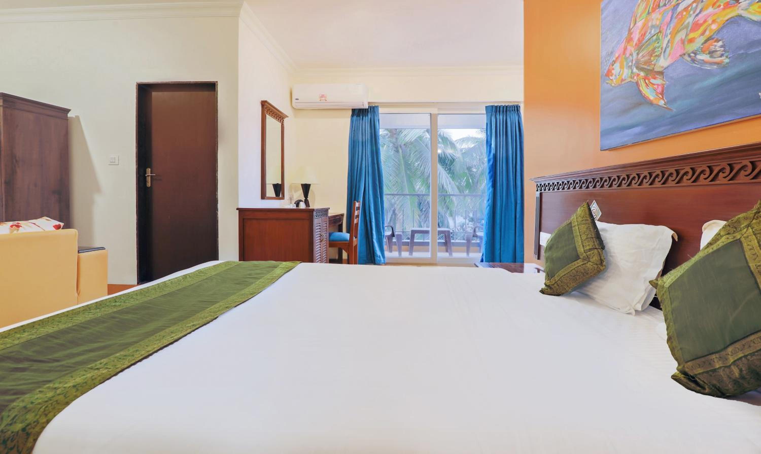 Deluxe Room With Balcony - Photo 6