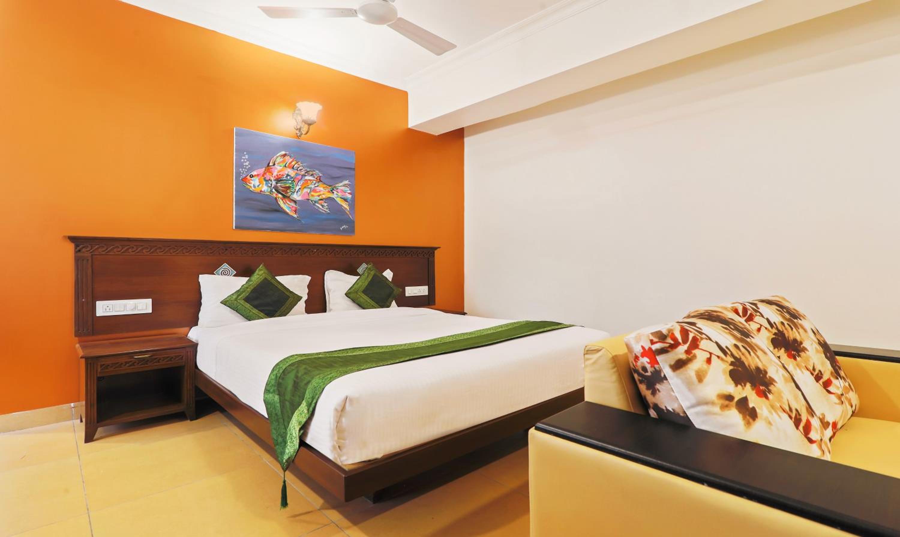 Deluxe Room With Balcony - Photo 3