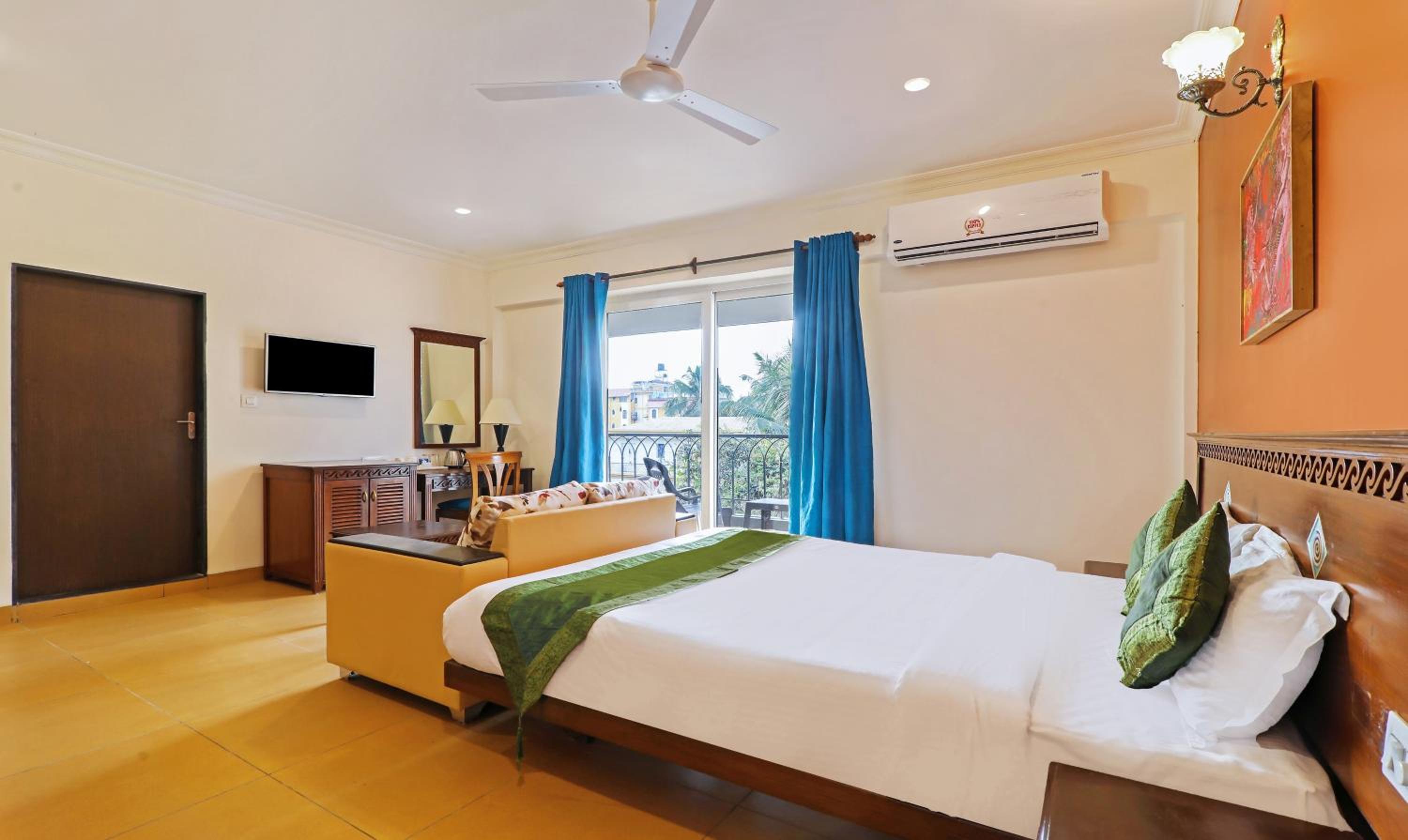 Deluxe Room With Balcony - Photo 5