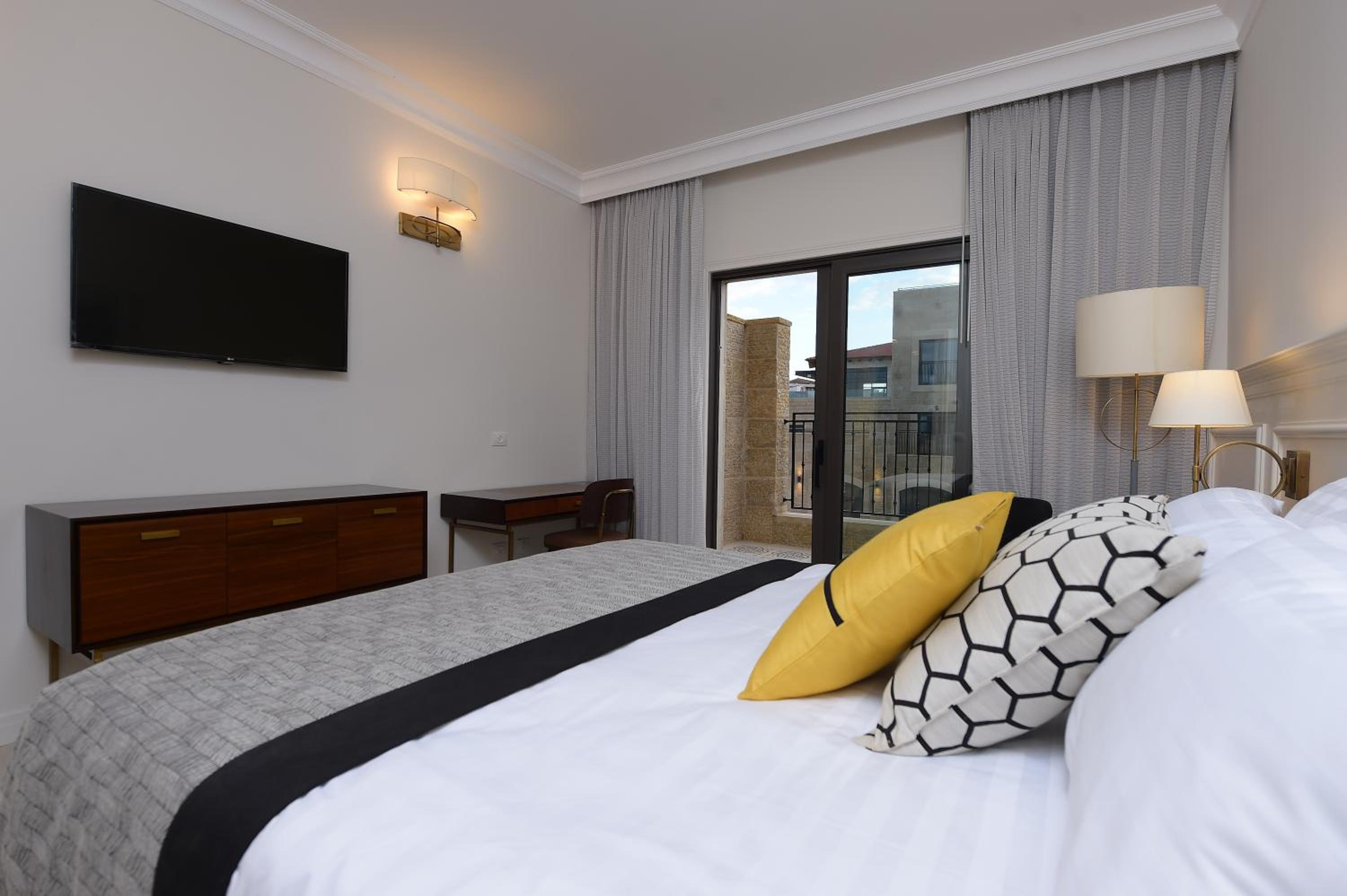 Deluxe Double Room with Balcony photo 1