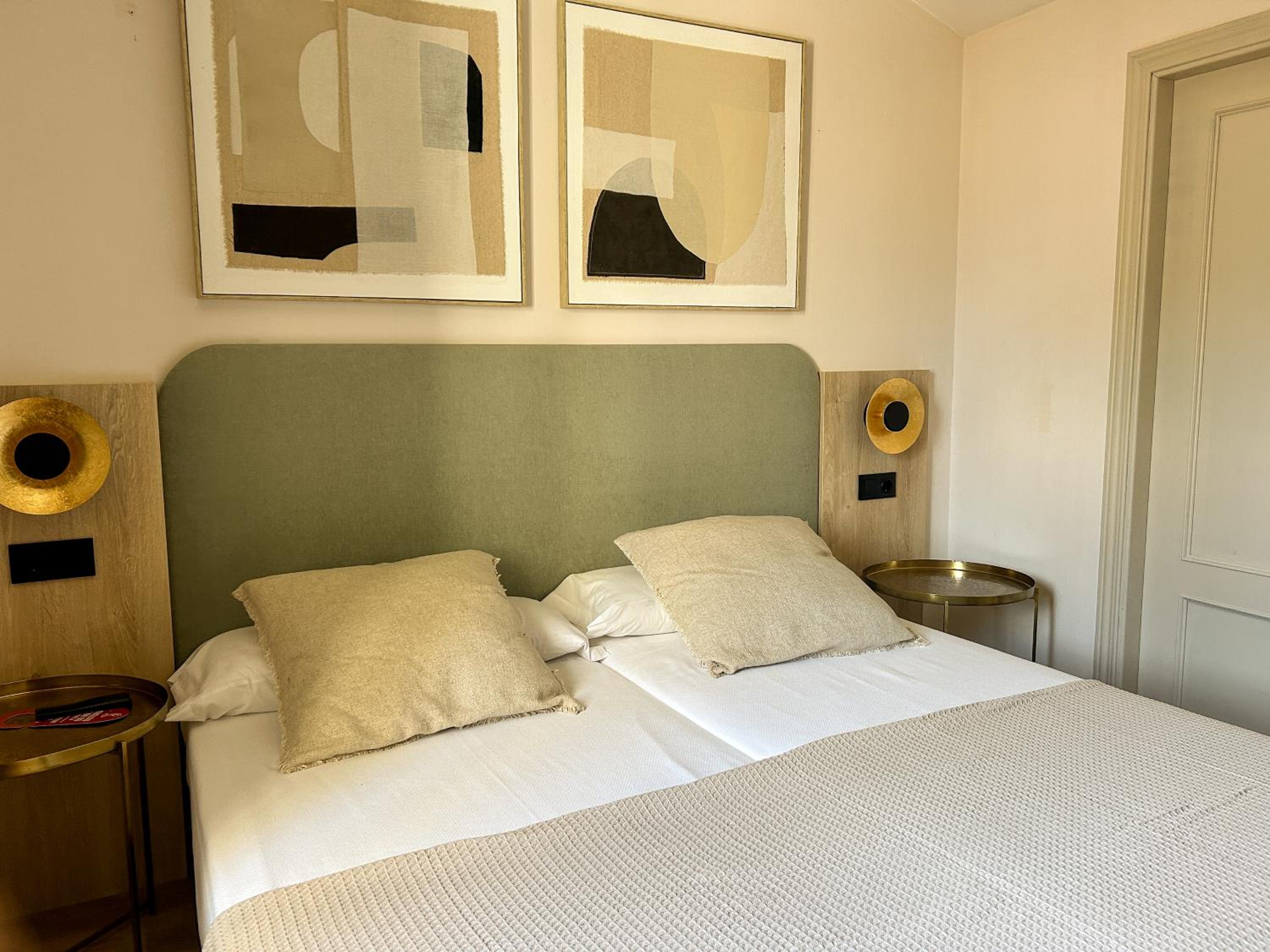 Standard Double Suite