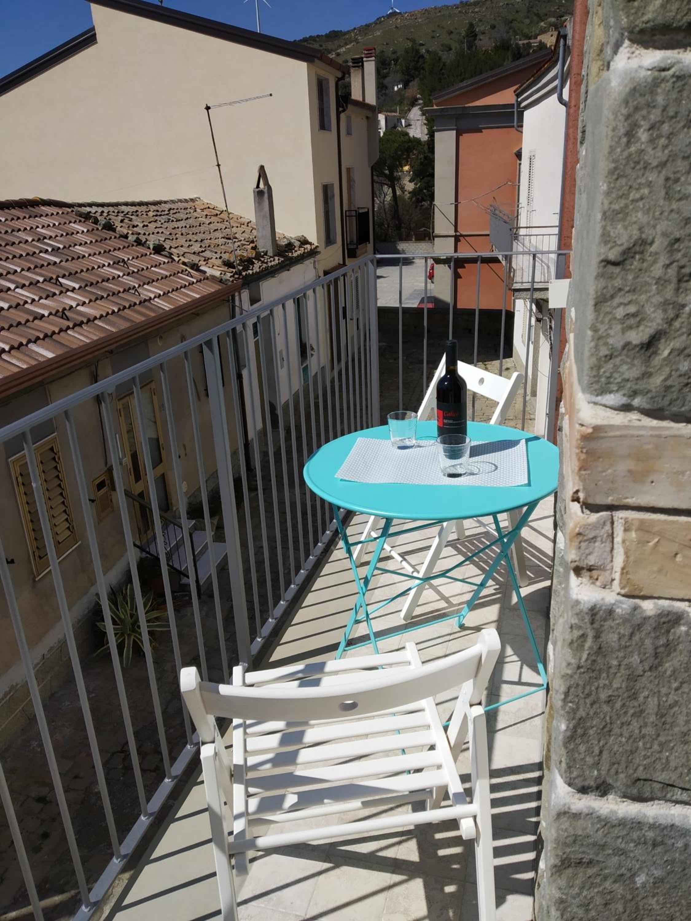 Double Room with Balcony (2 Adults + 1 Child) - Photo 8