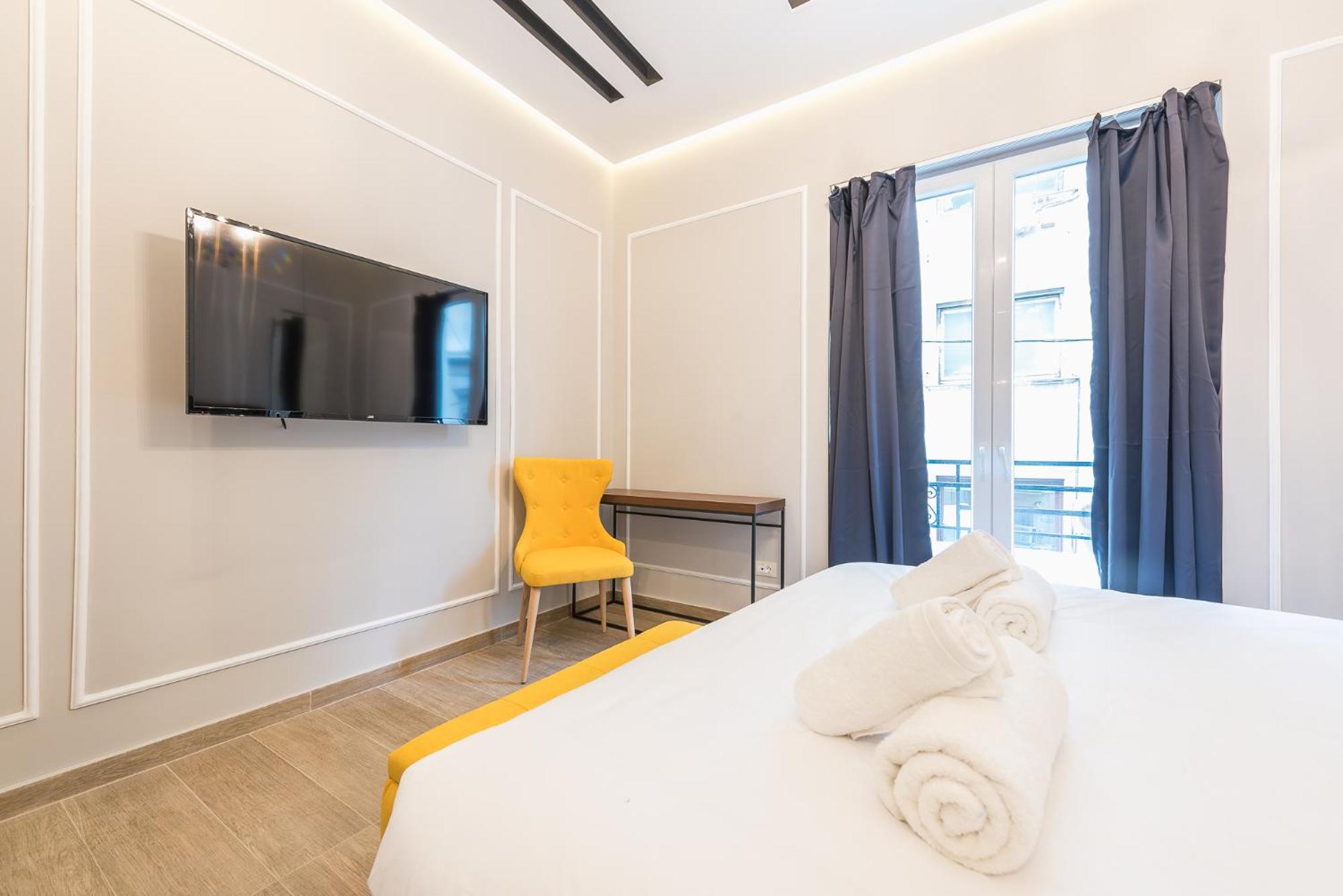 Deluxe Studio with balcony, City View photo 3