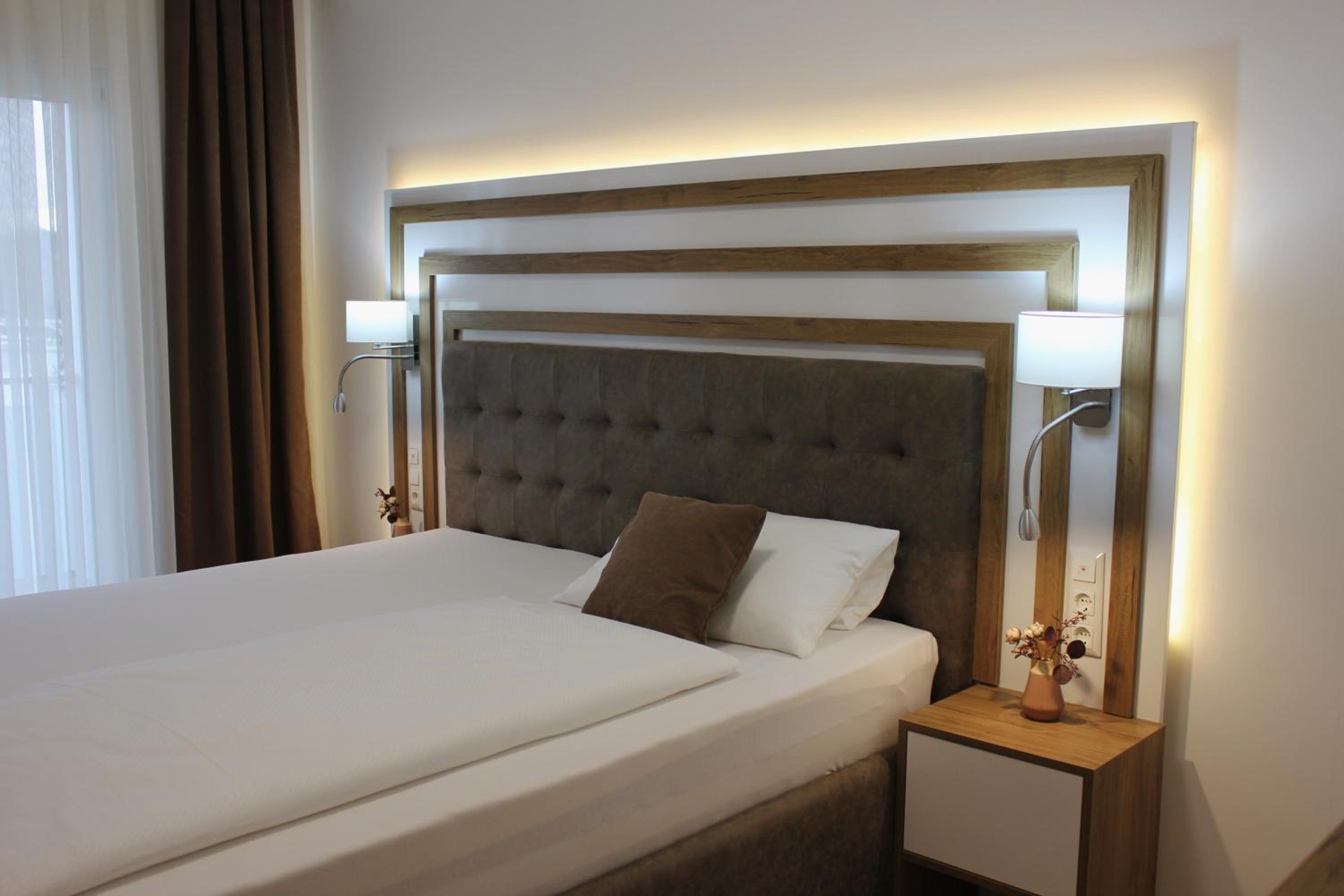 Deluxe Double Room with Balcony photo 1