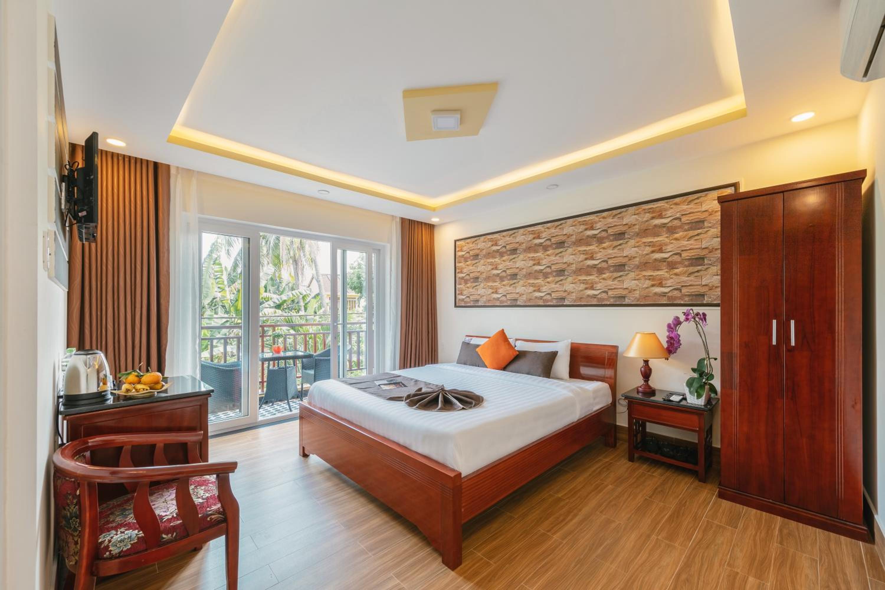 Deluxe Double Room with Balcony - Photo 1