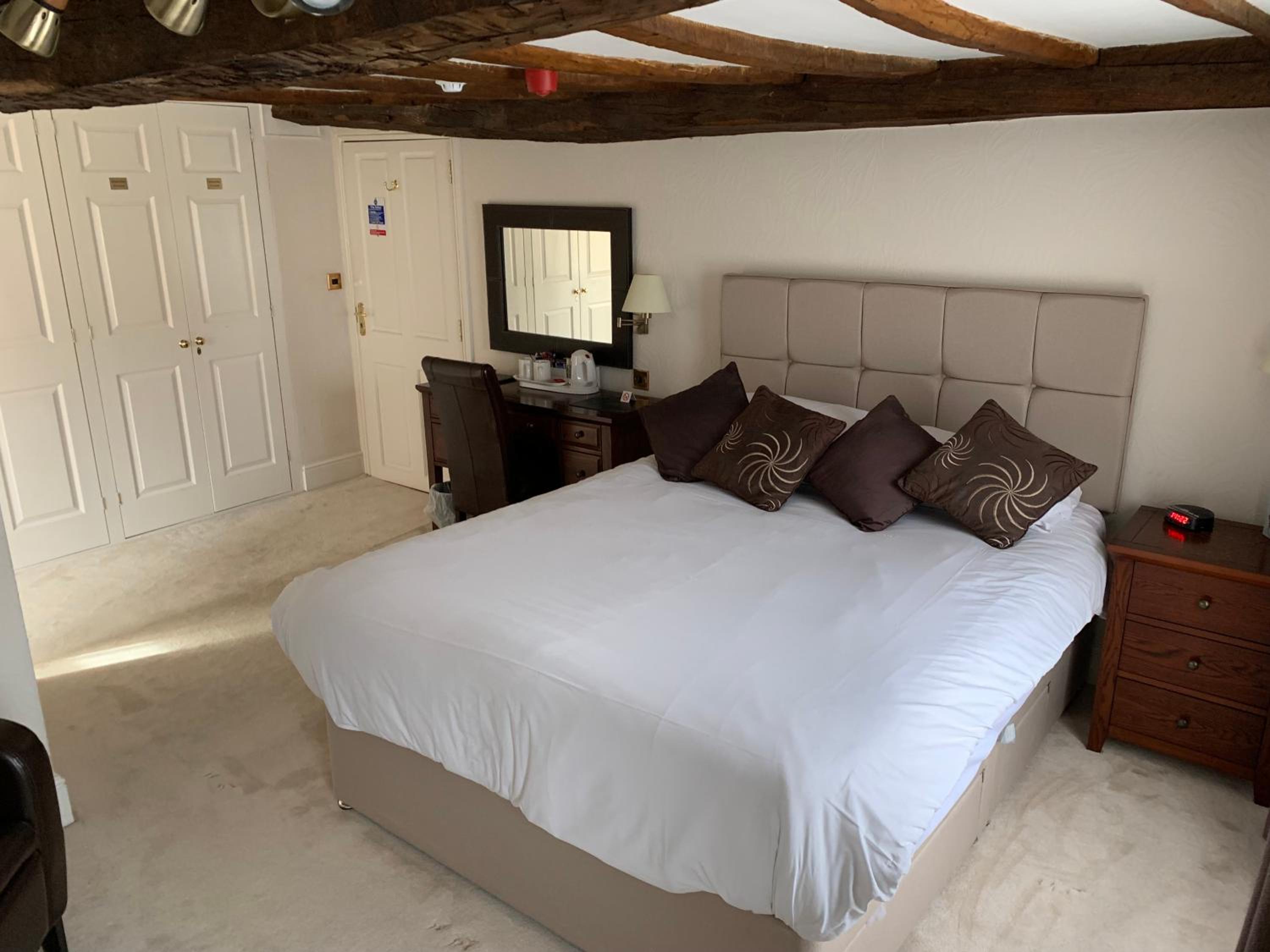 Deluxe Double Room with Bath - Photo 2