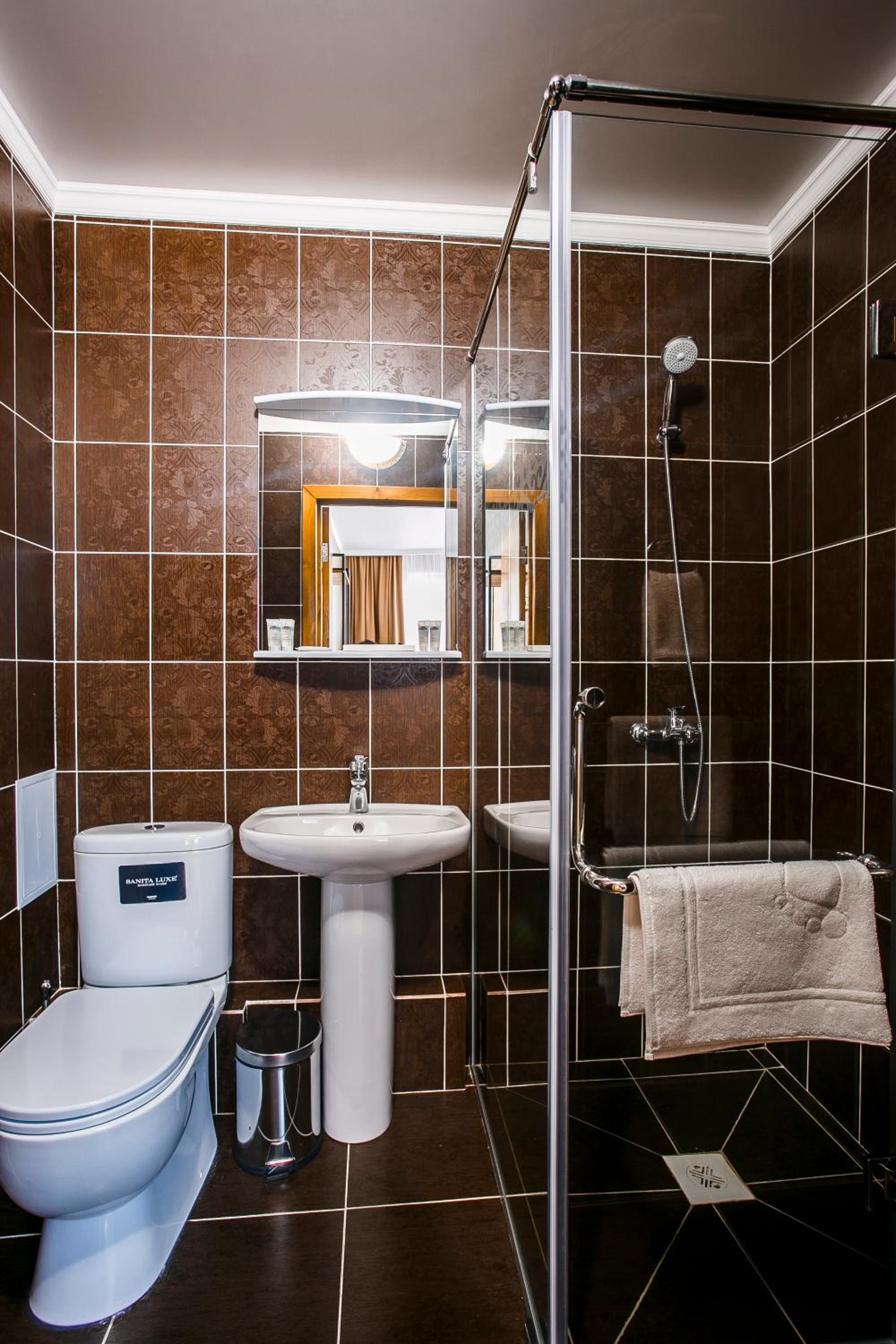 Double Room - Photo 5