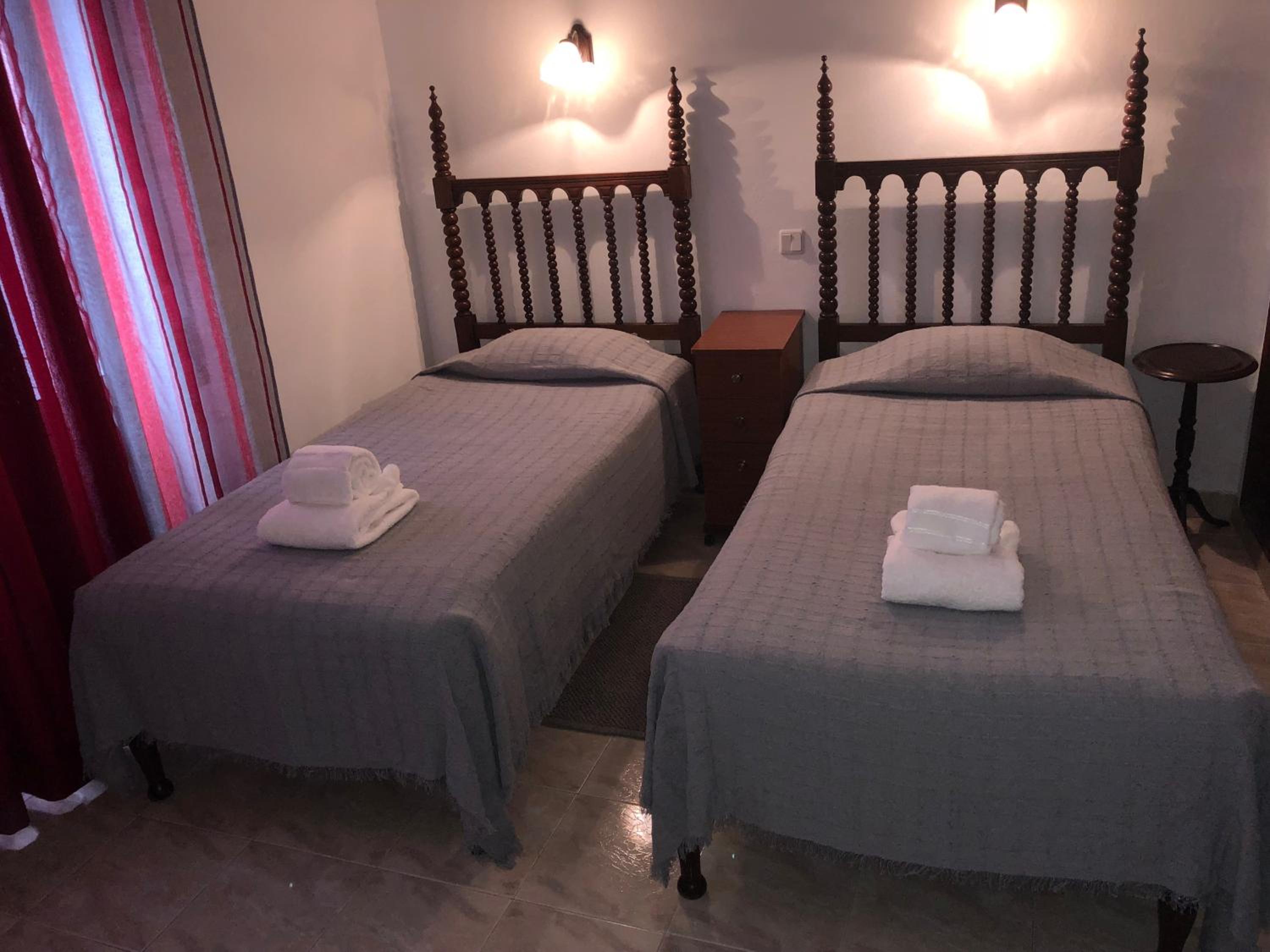 Twin Room with Private Bathroom photo 2
