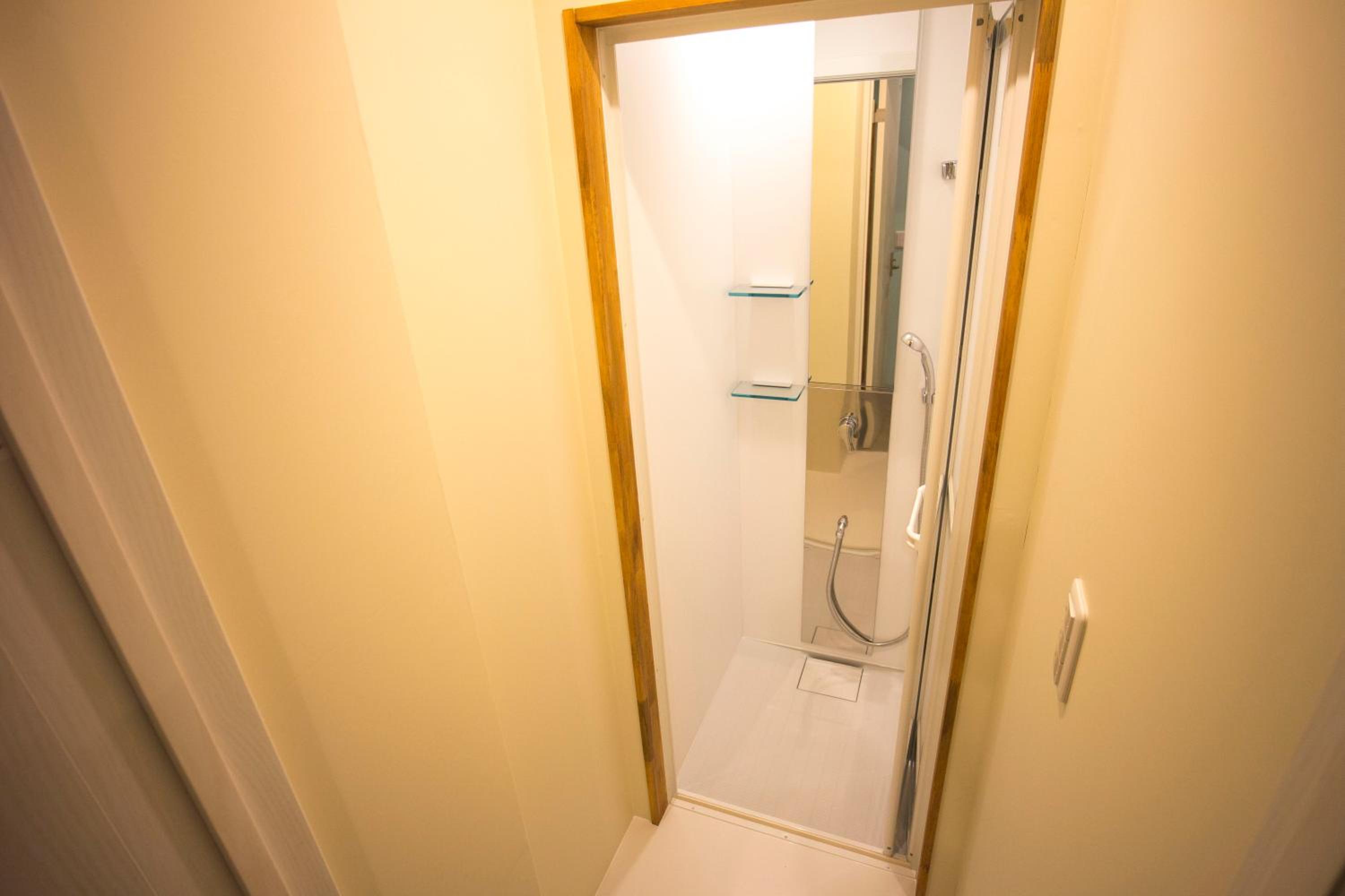 Double or Twin Room with Shower - Photo 4