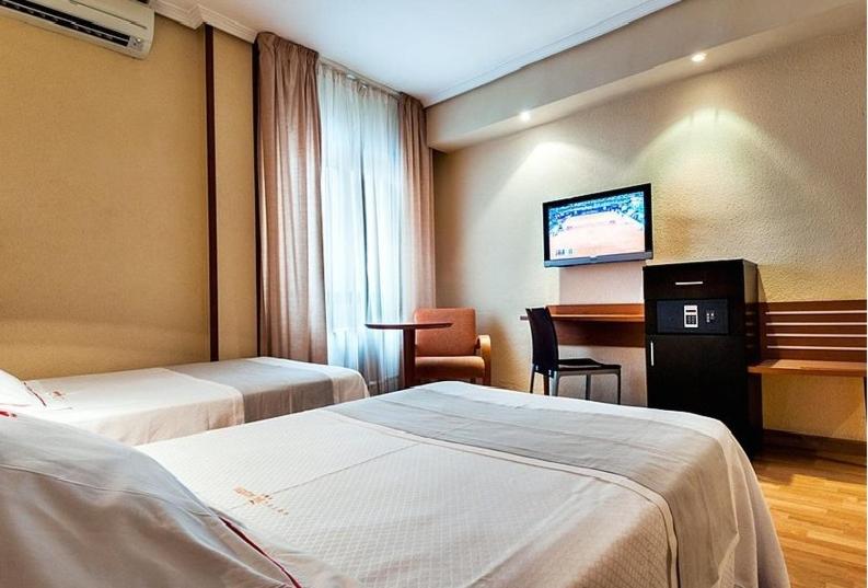 Twin Room (1 Adult) - Photo 1