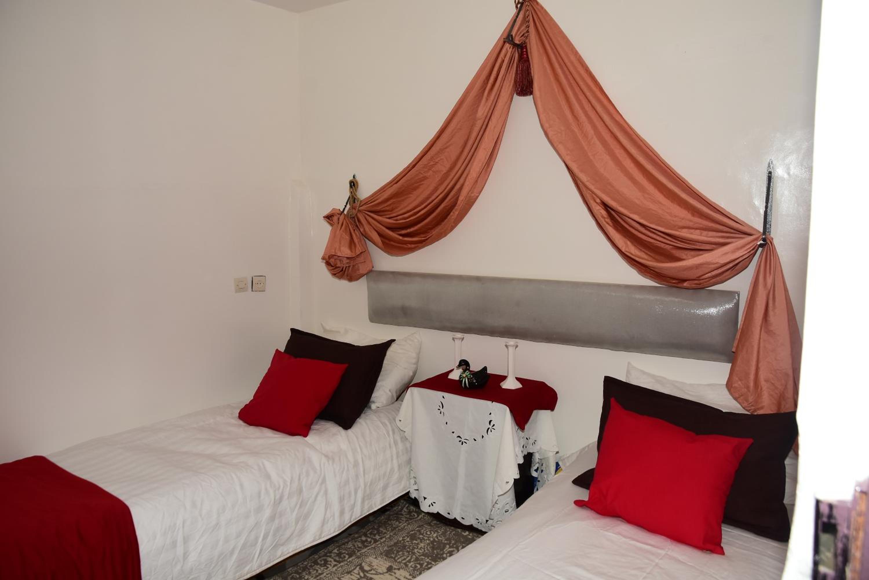 Twin Room - Photo 2