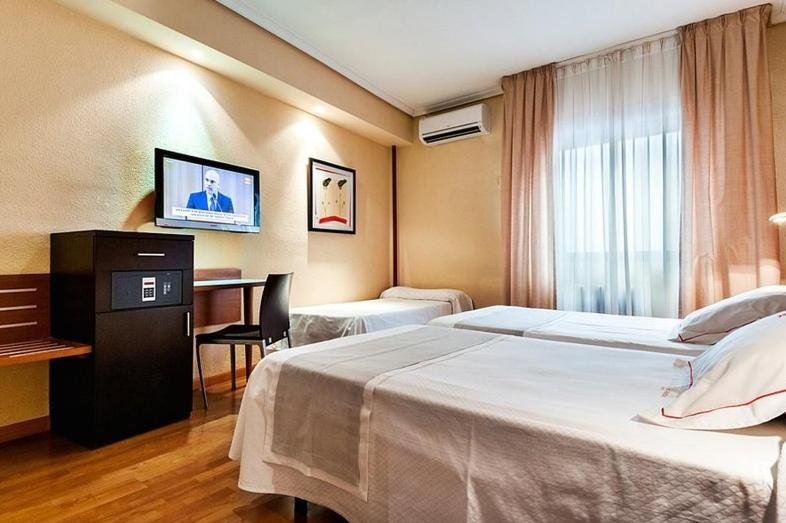 Twin Room (1 Adult) - Photo 4