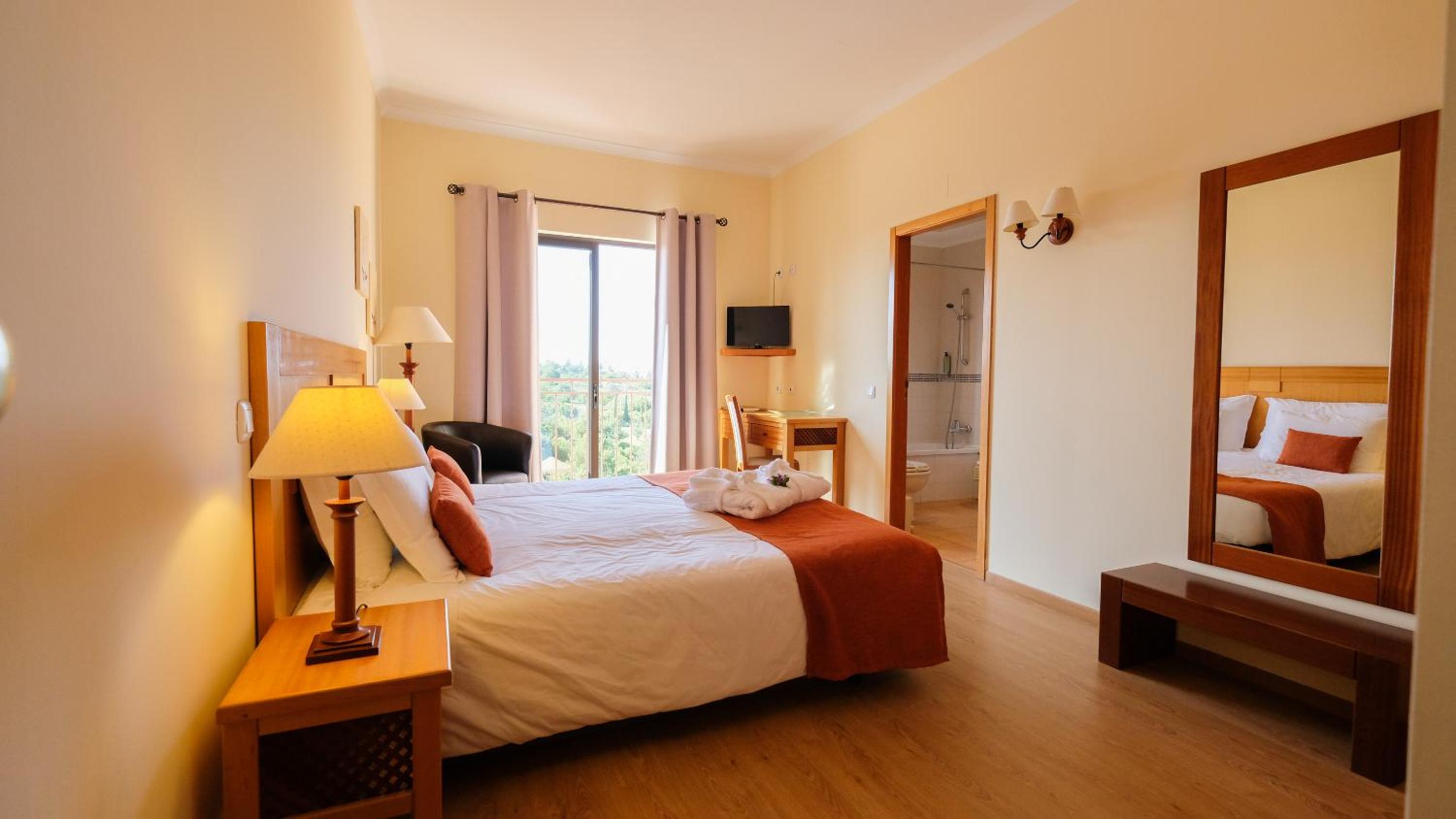 Double or Twin Room - Photo 5