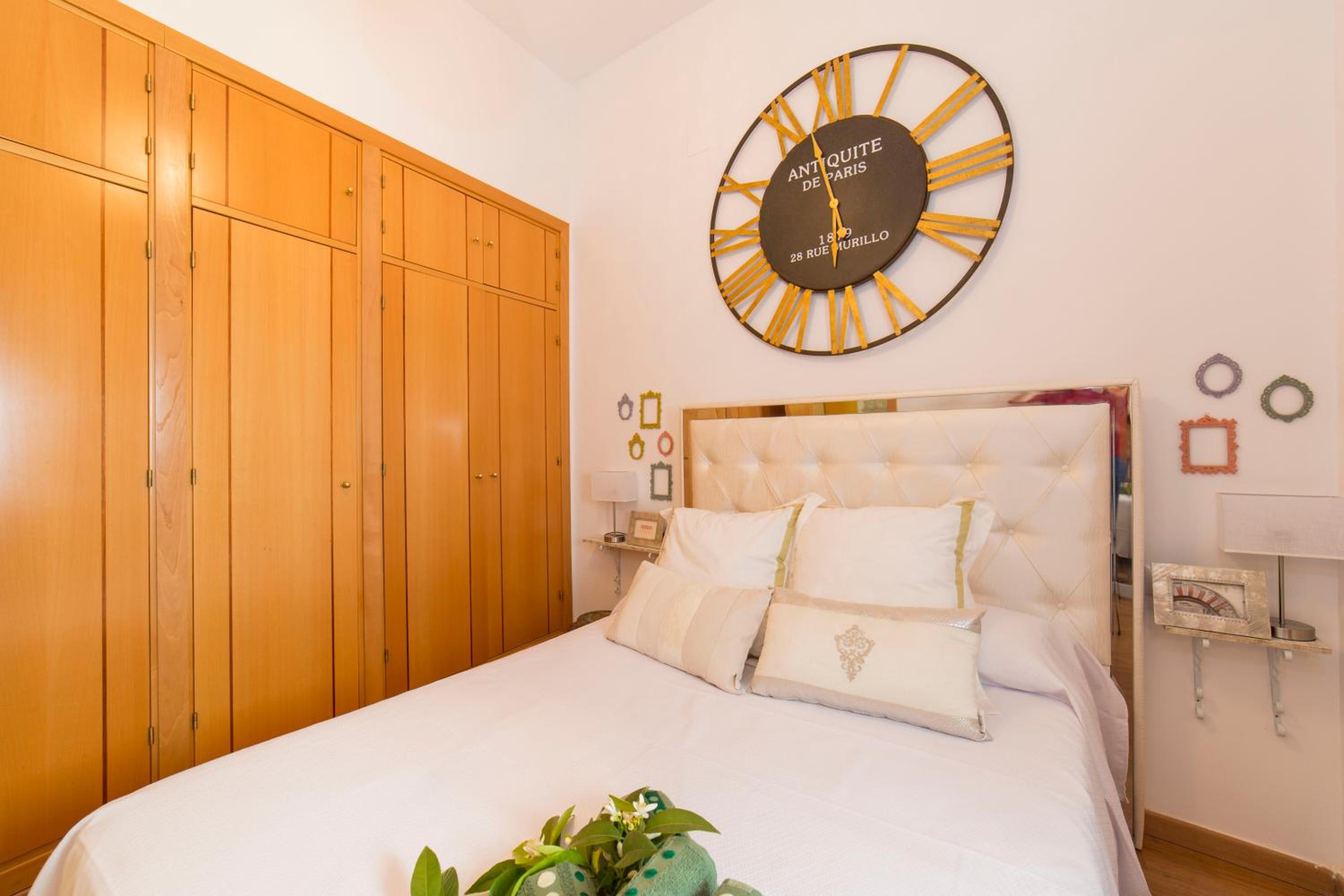 One-Bedroom Apartment - Photo 2