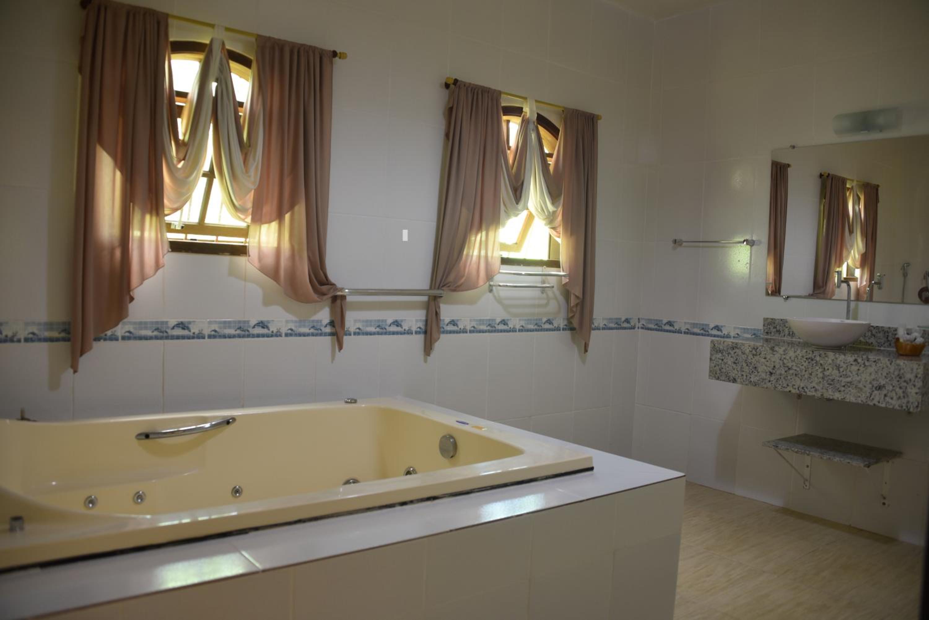 Suite with Spa Bath photo 3