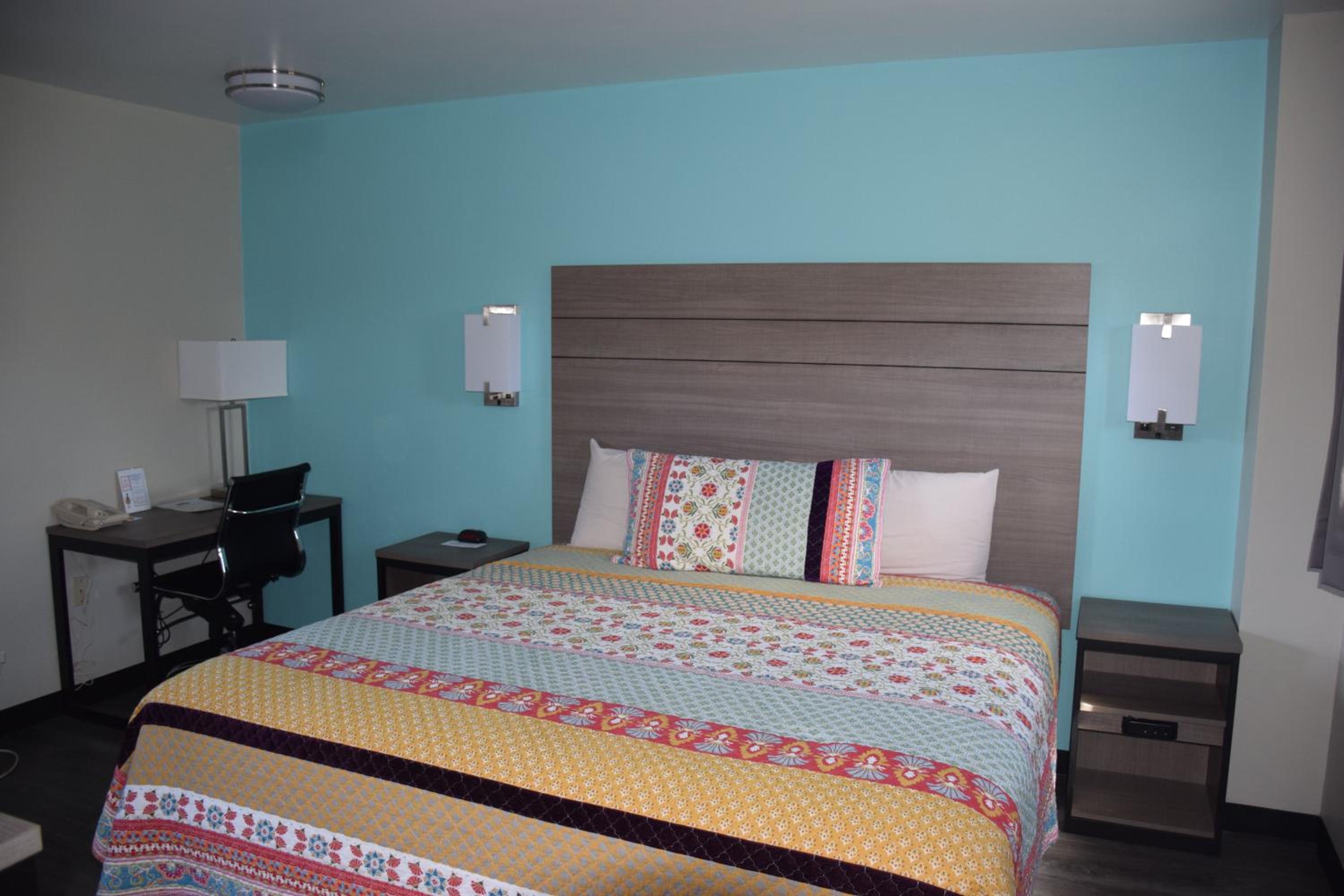 Standard King Room photo 1