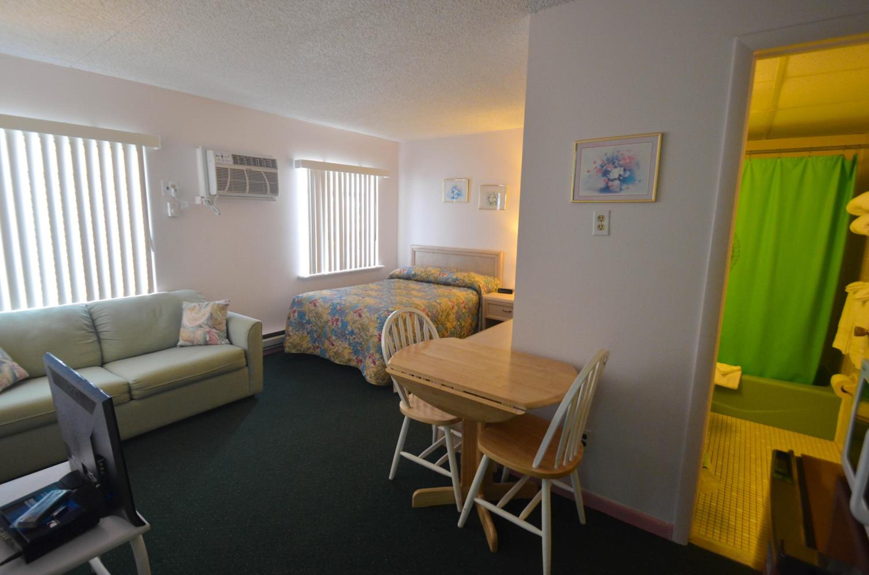 Petite Double Room photo 3