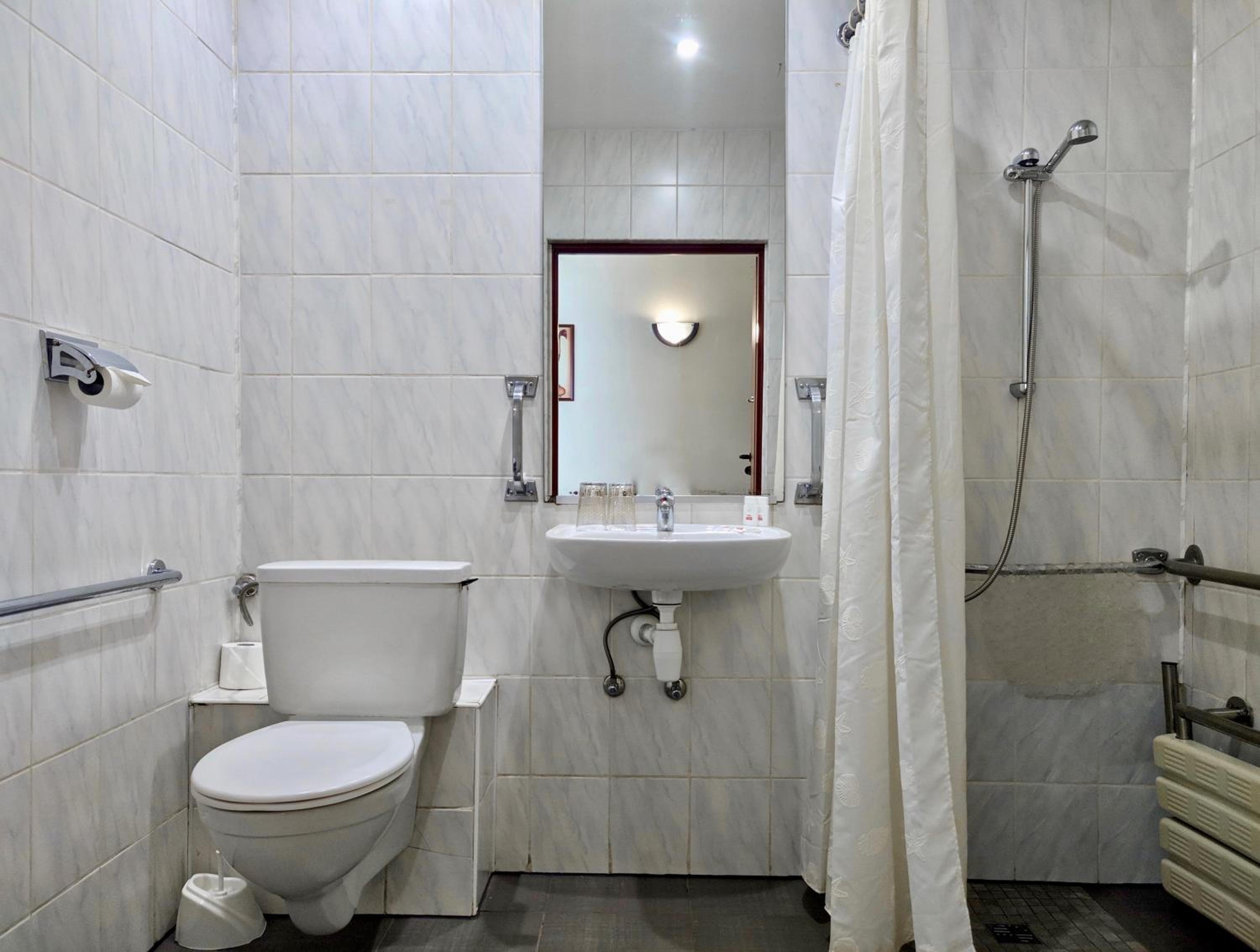 Double Room - Disability Access photo 3