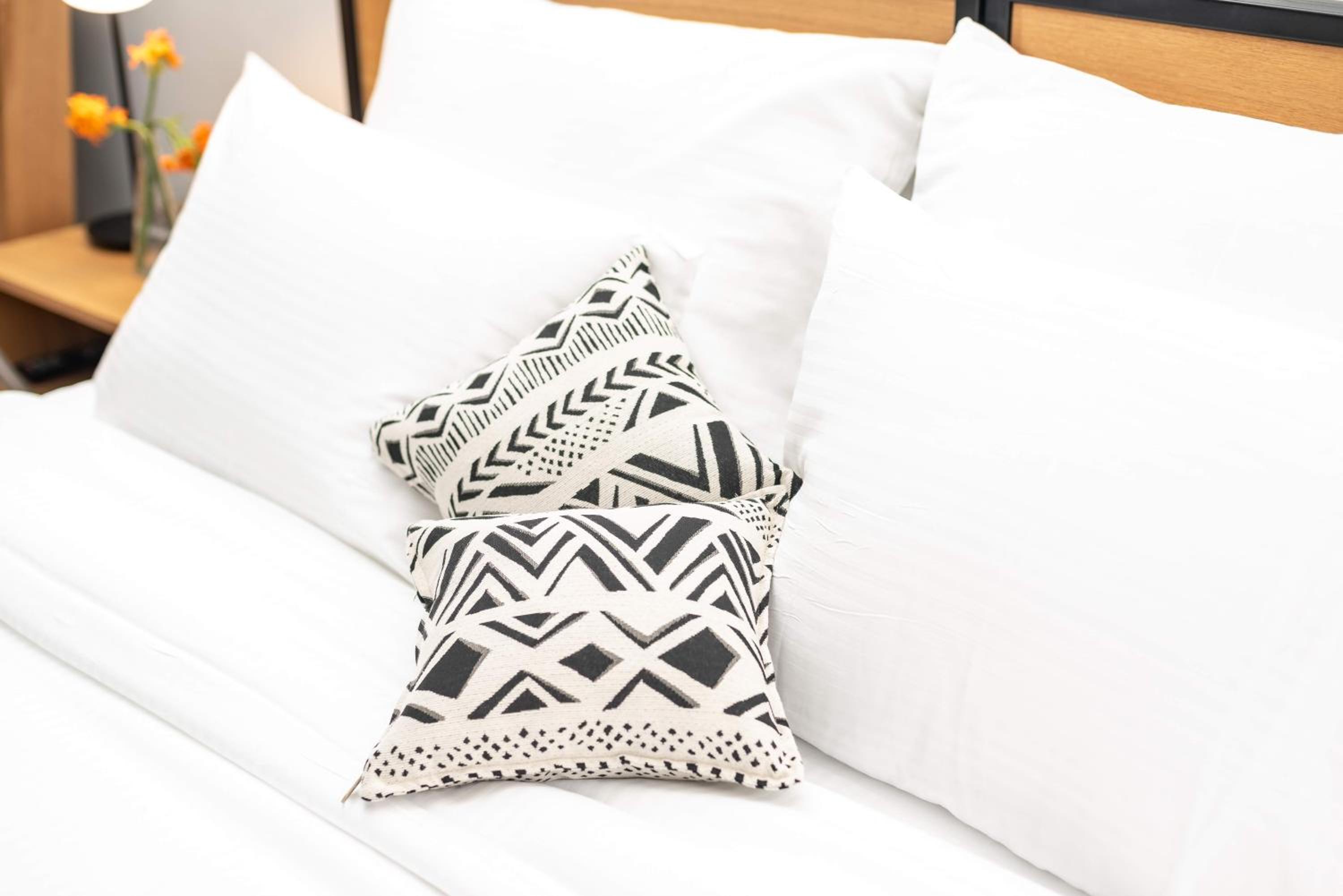 Deluxe Family Suite - Photo 10