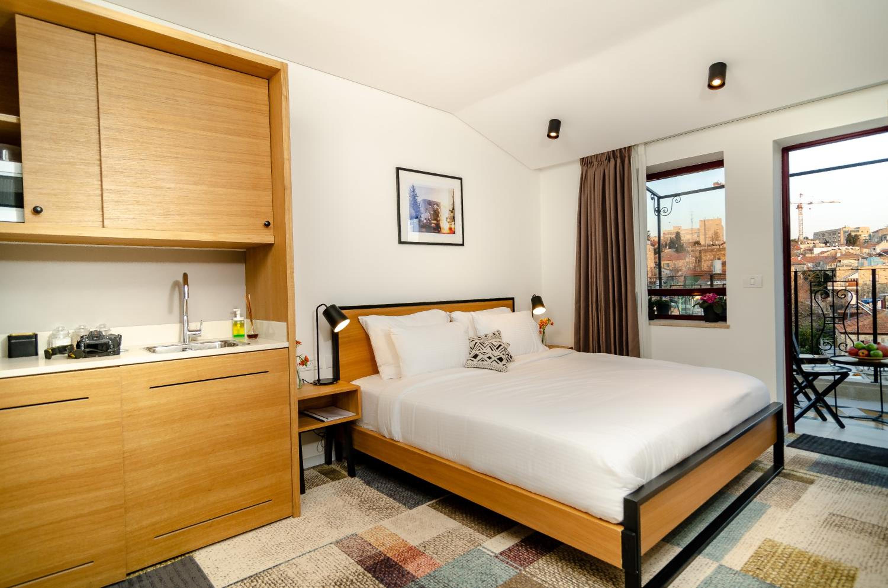 Family Suite with Balcony - Photo 25