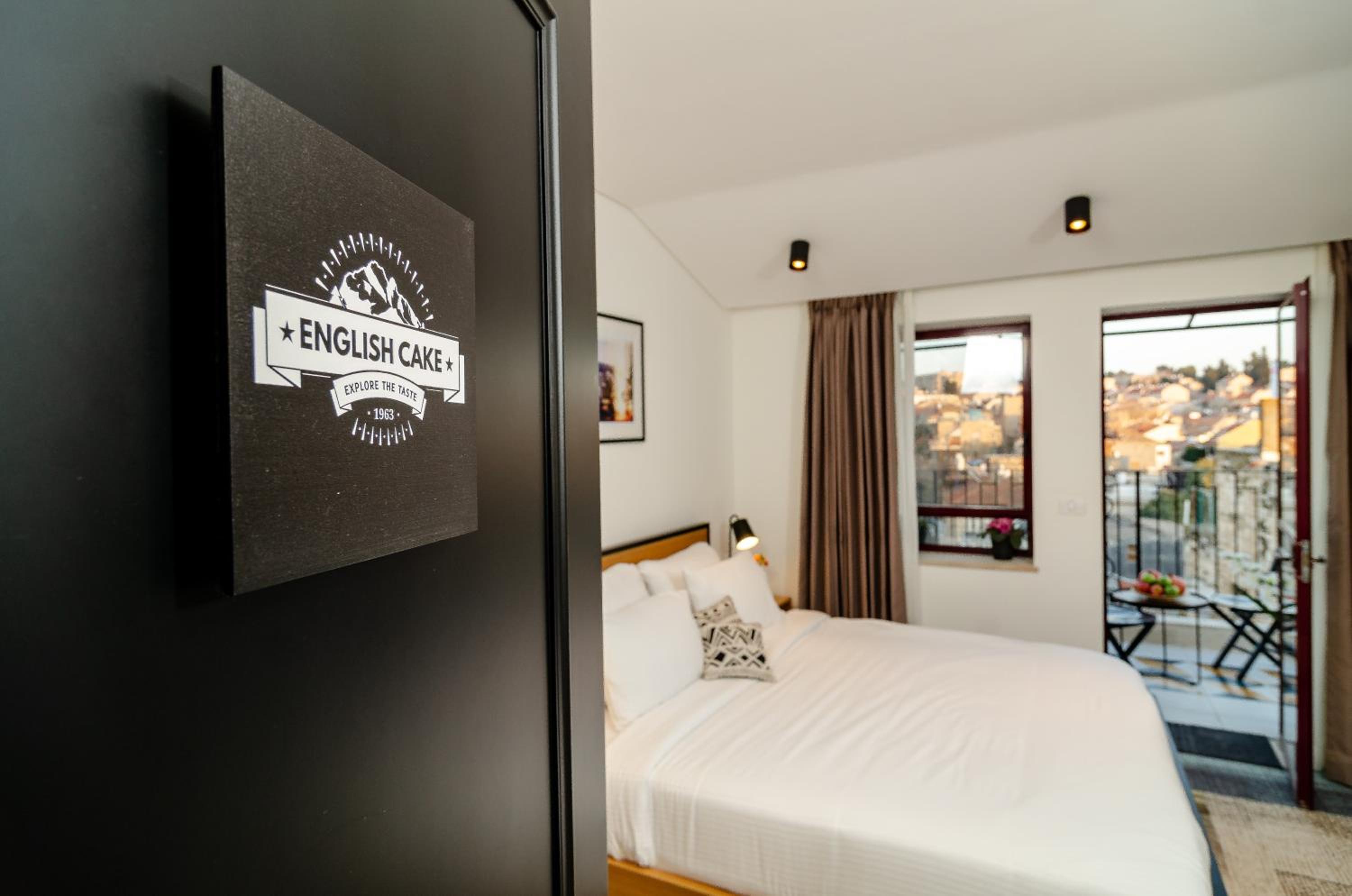Family Suite with Balcony - Photo 27