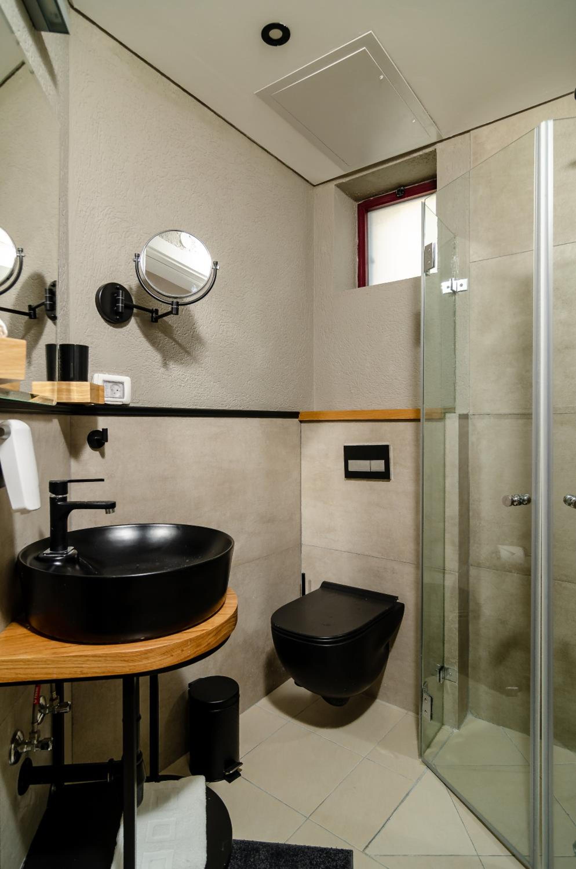 Family Suite with Balcony - Photo 6