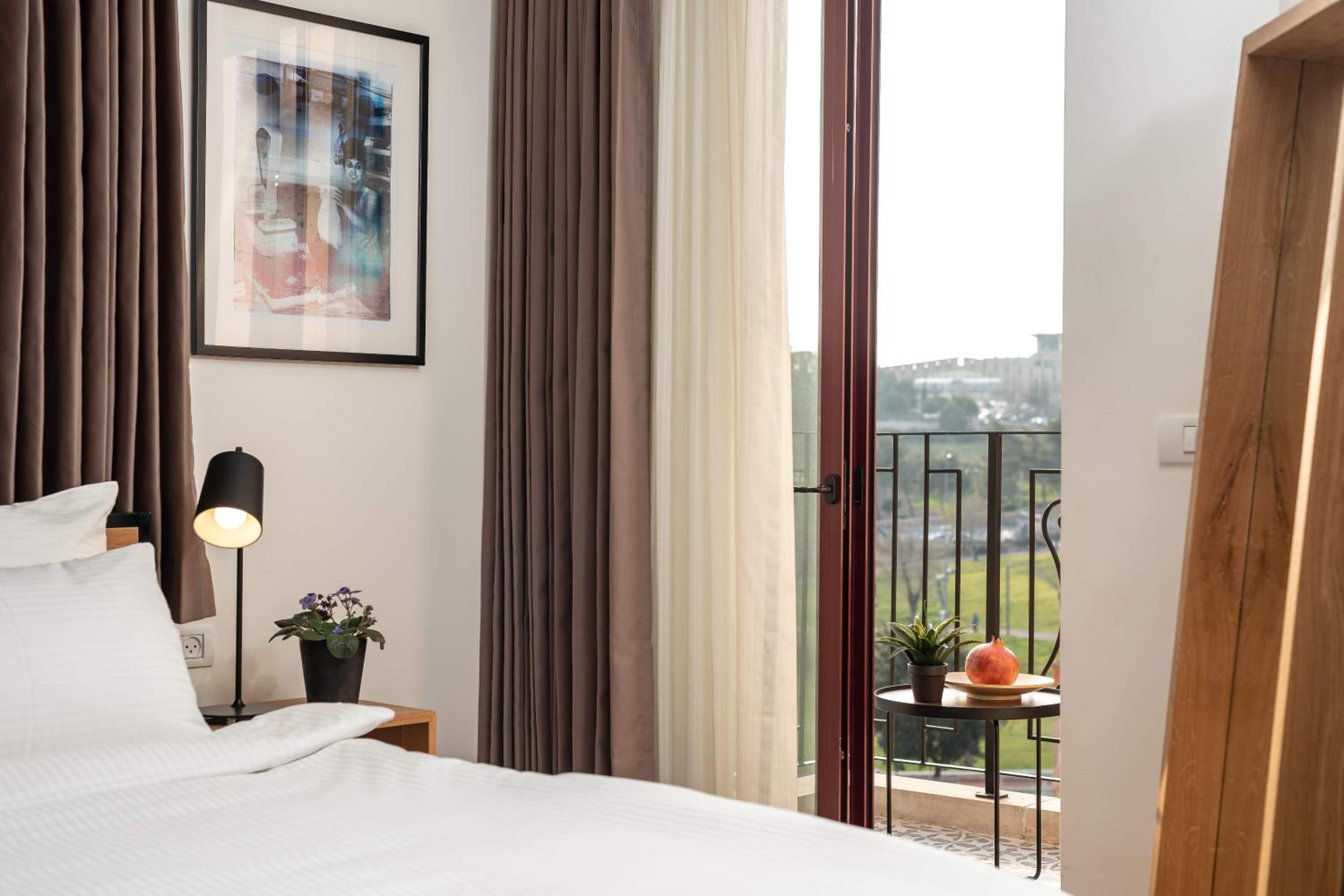 Family Suite with Balcony - Photo 35