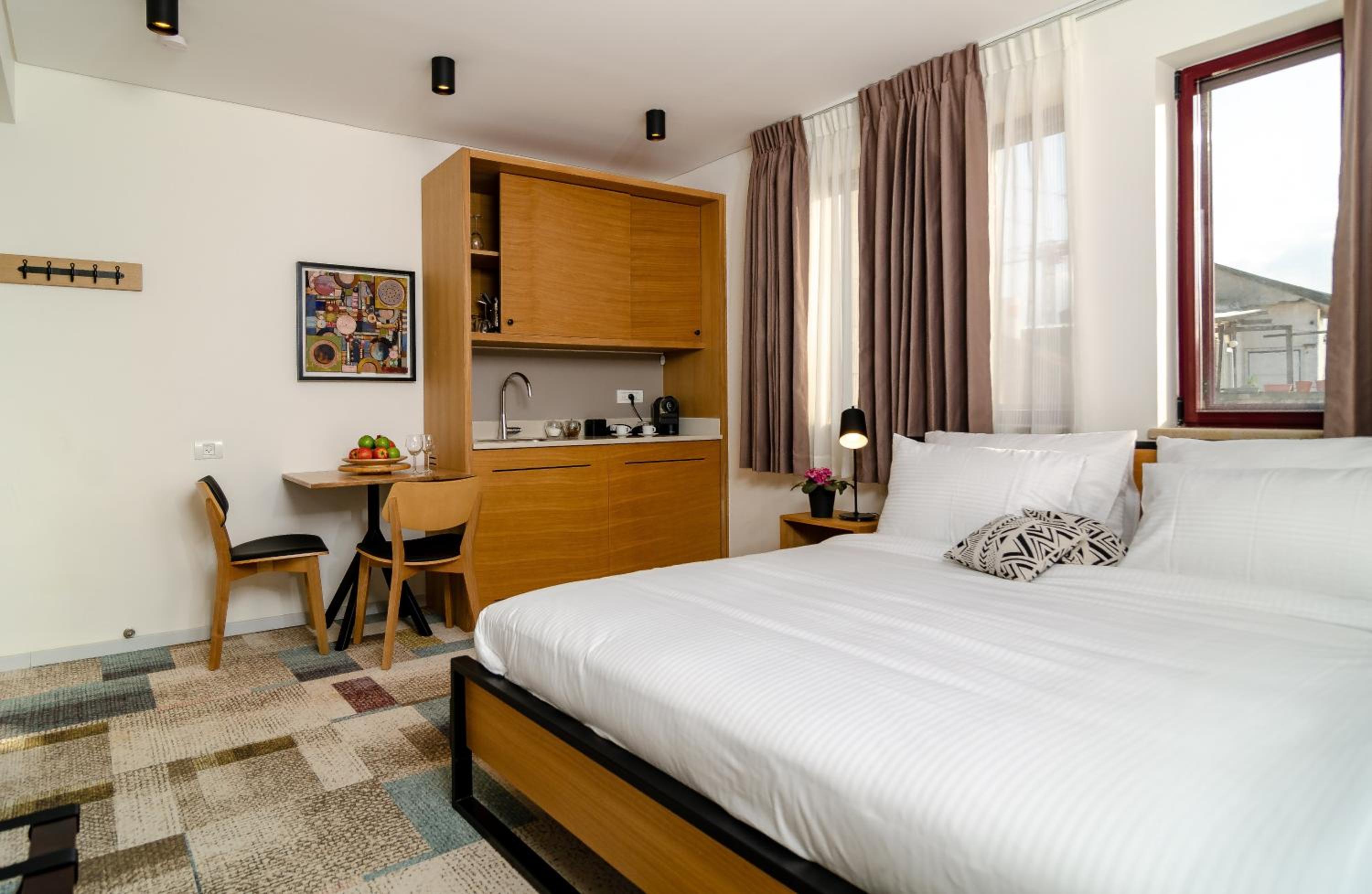 Family Suite with Balcony - Photo 19