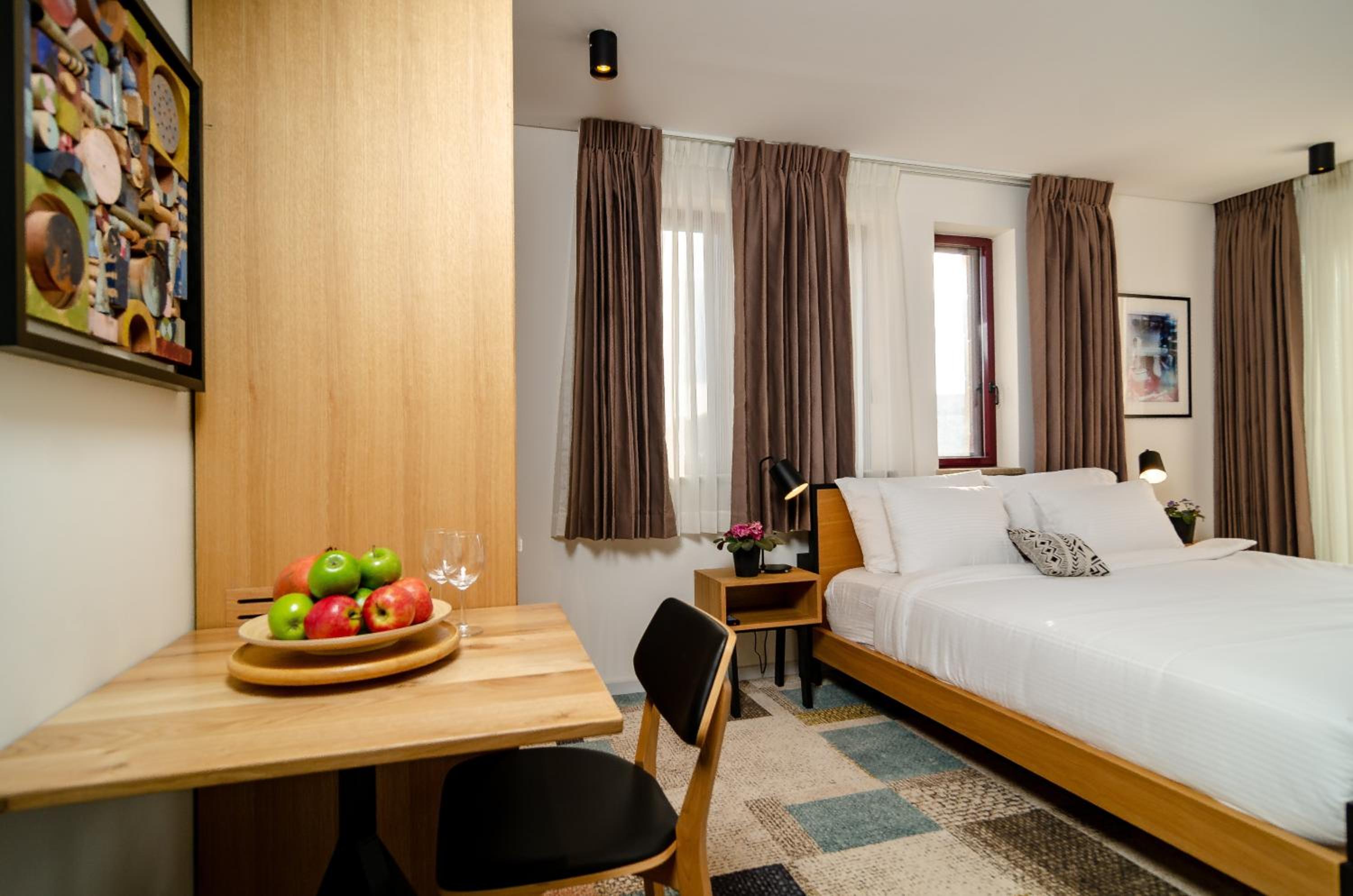 Family Suite with Balcony - Photo 21