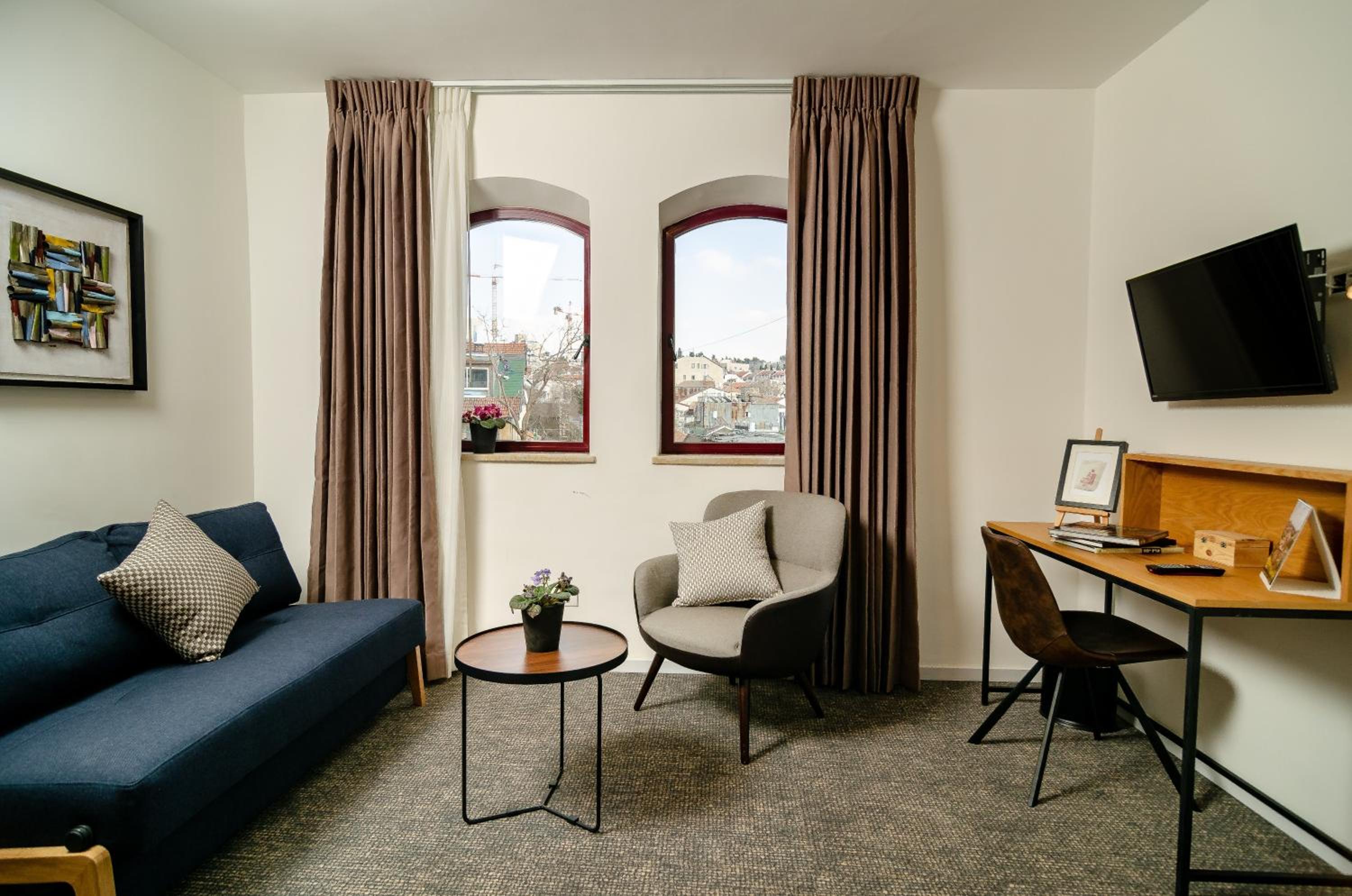 Family Suite with Balcony - Photo 11