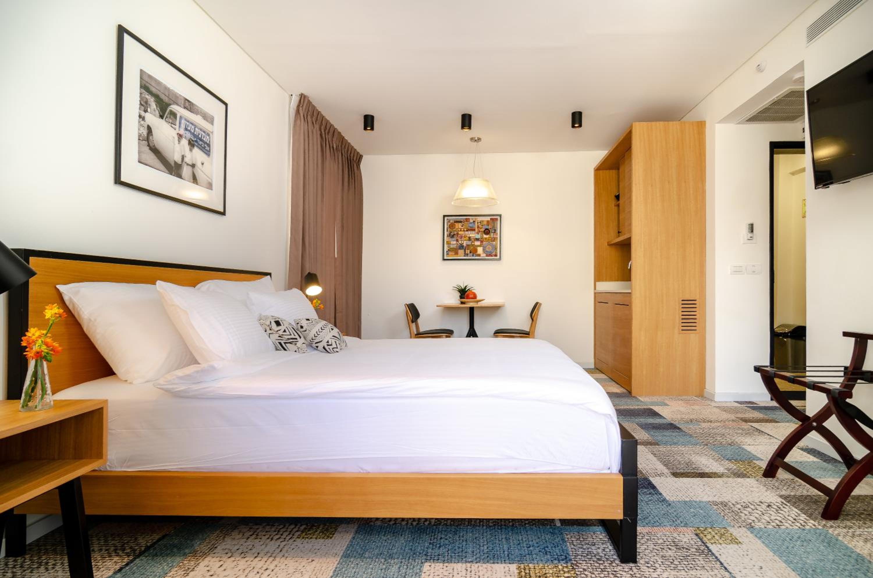 Family Suite with Balcony - Photo 7