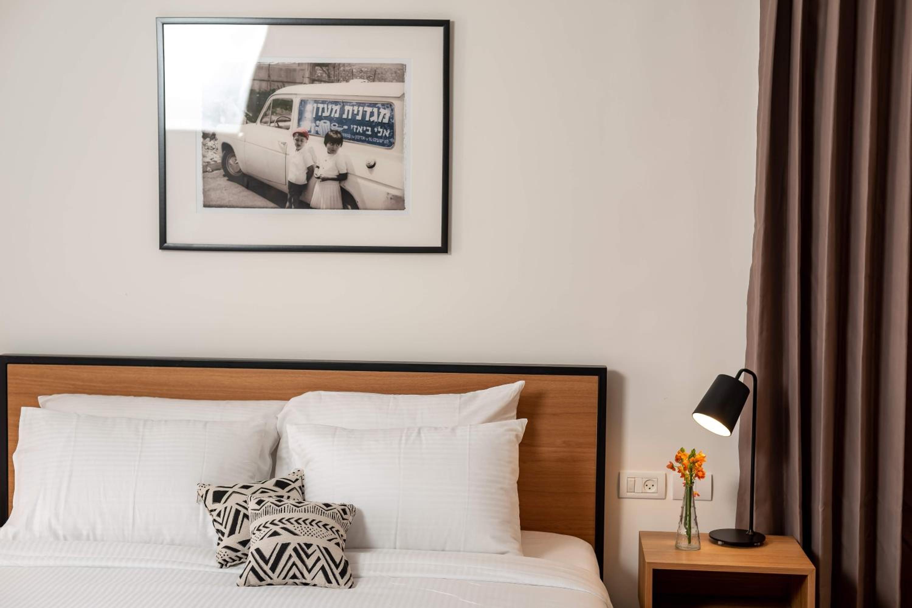 Family Suite with Balcony - Photo 12