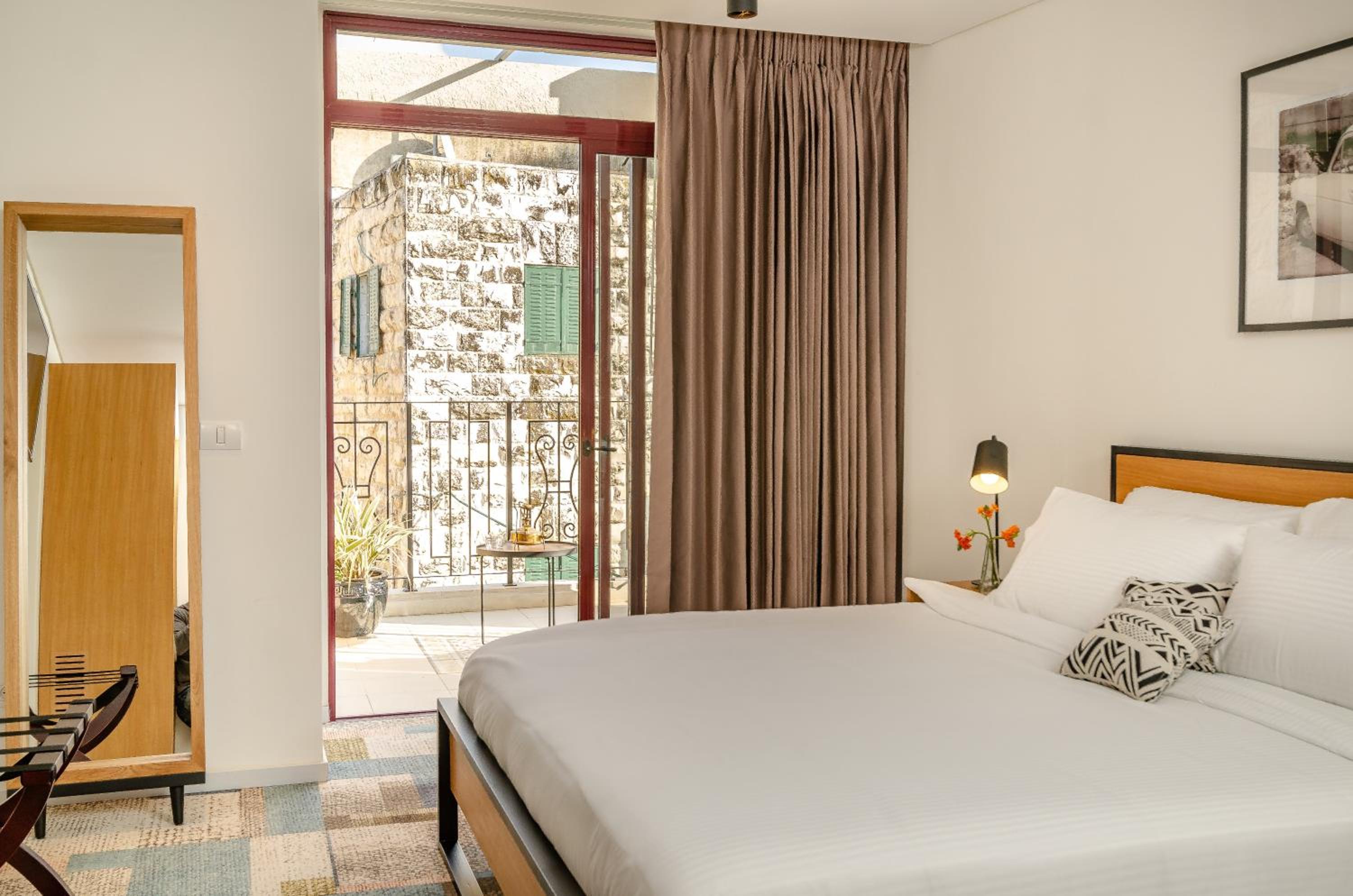 Family Suite with Balcony - Photo 8