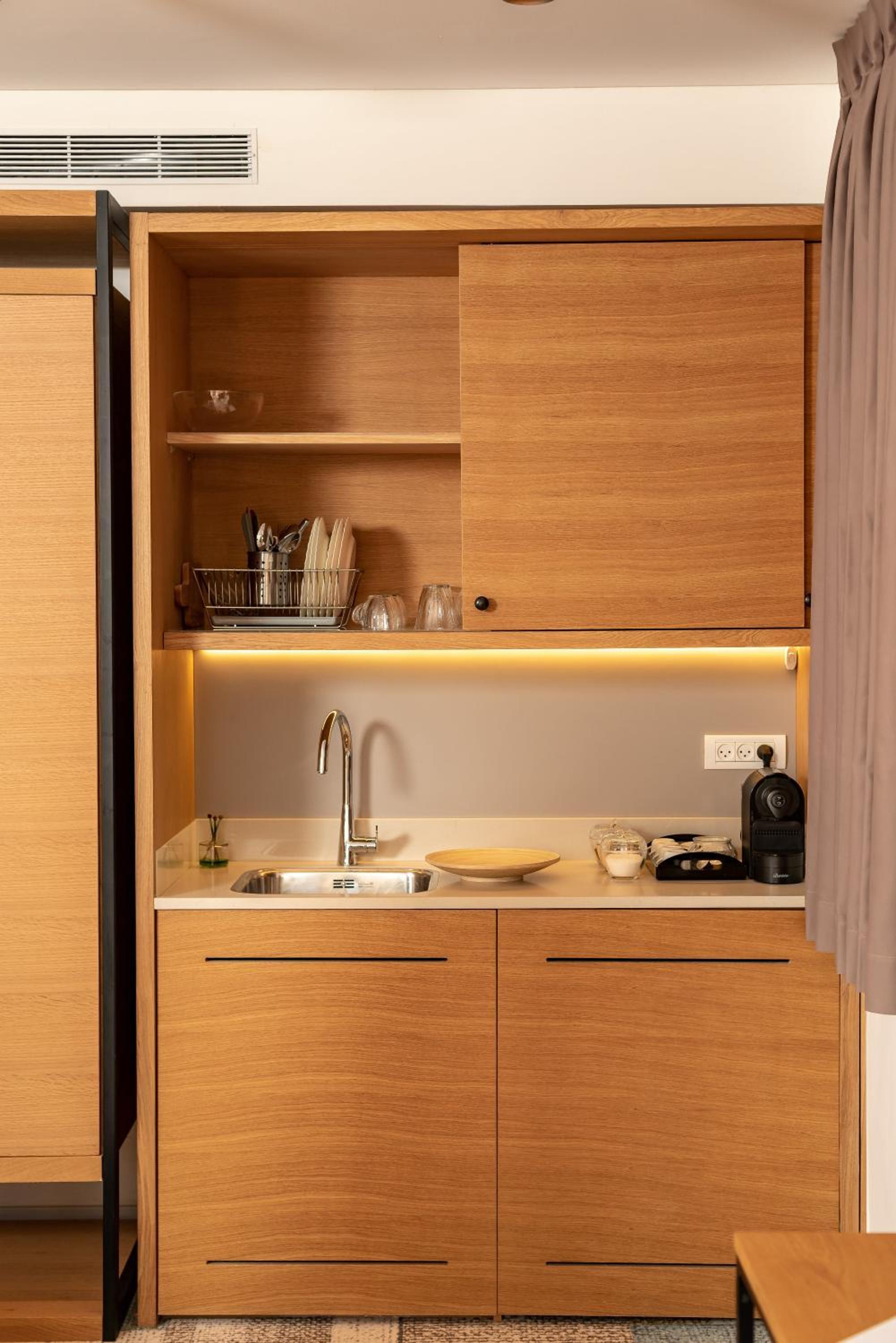 Suite with Balcony - Photo 21