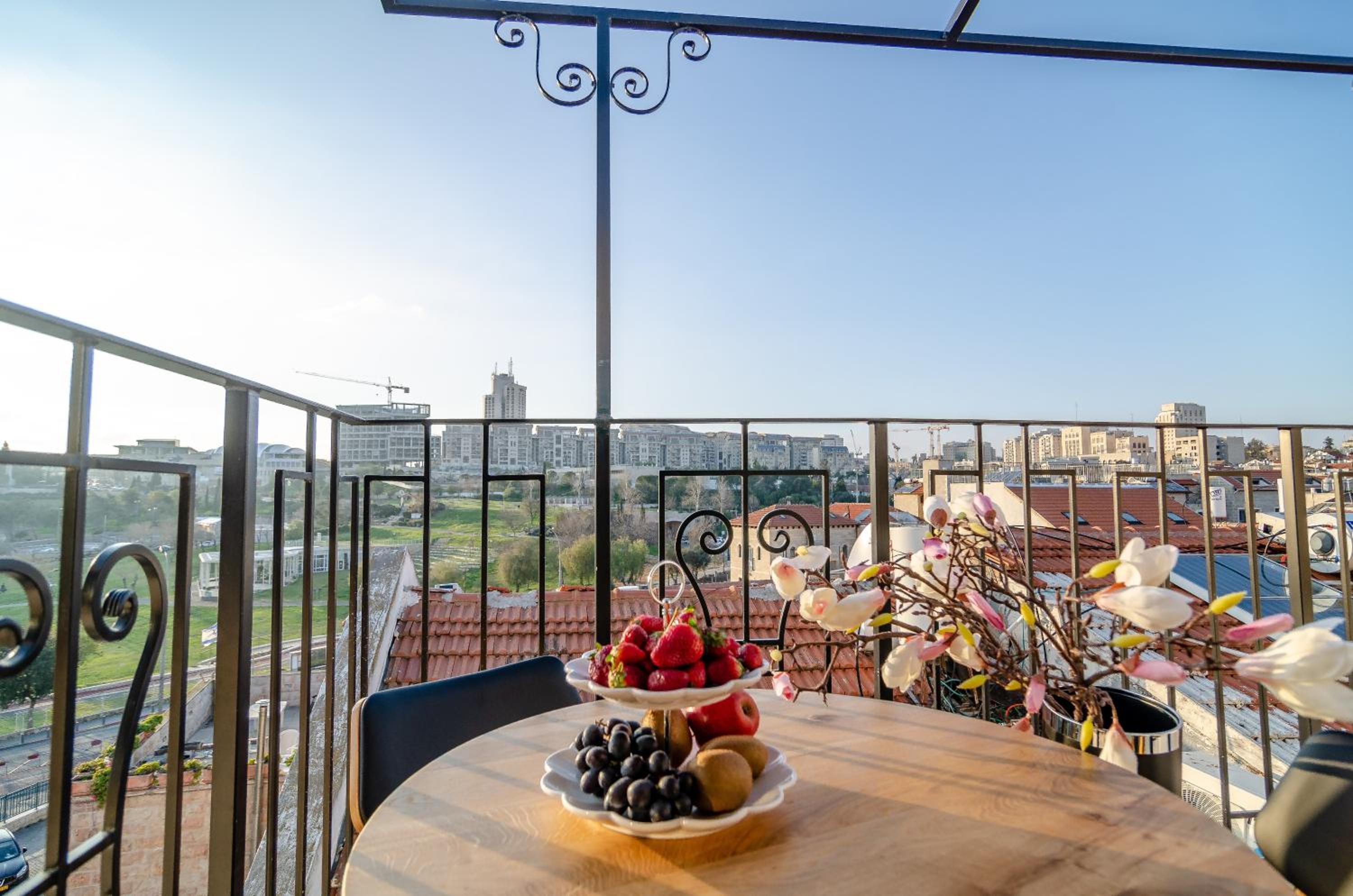 Suite with Balcony - Photo 4