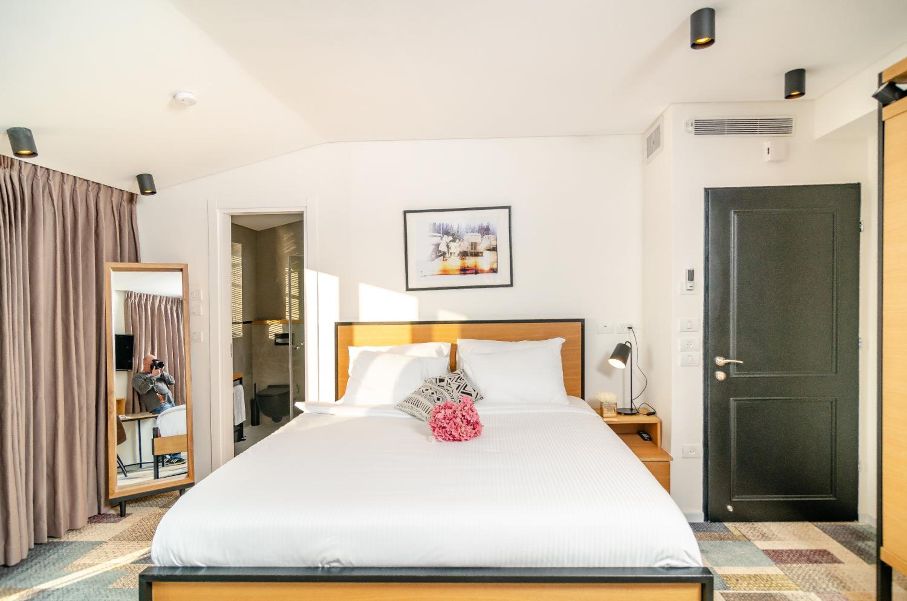 Suite with Balcony - Photo 25