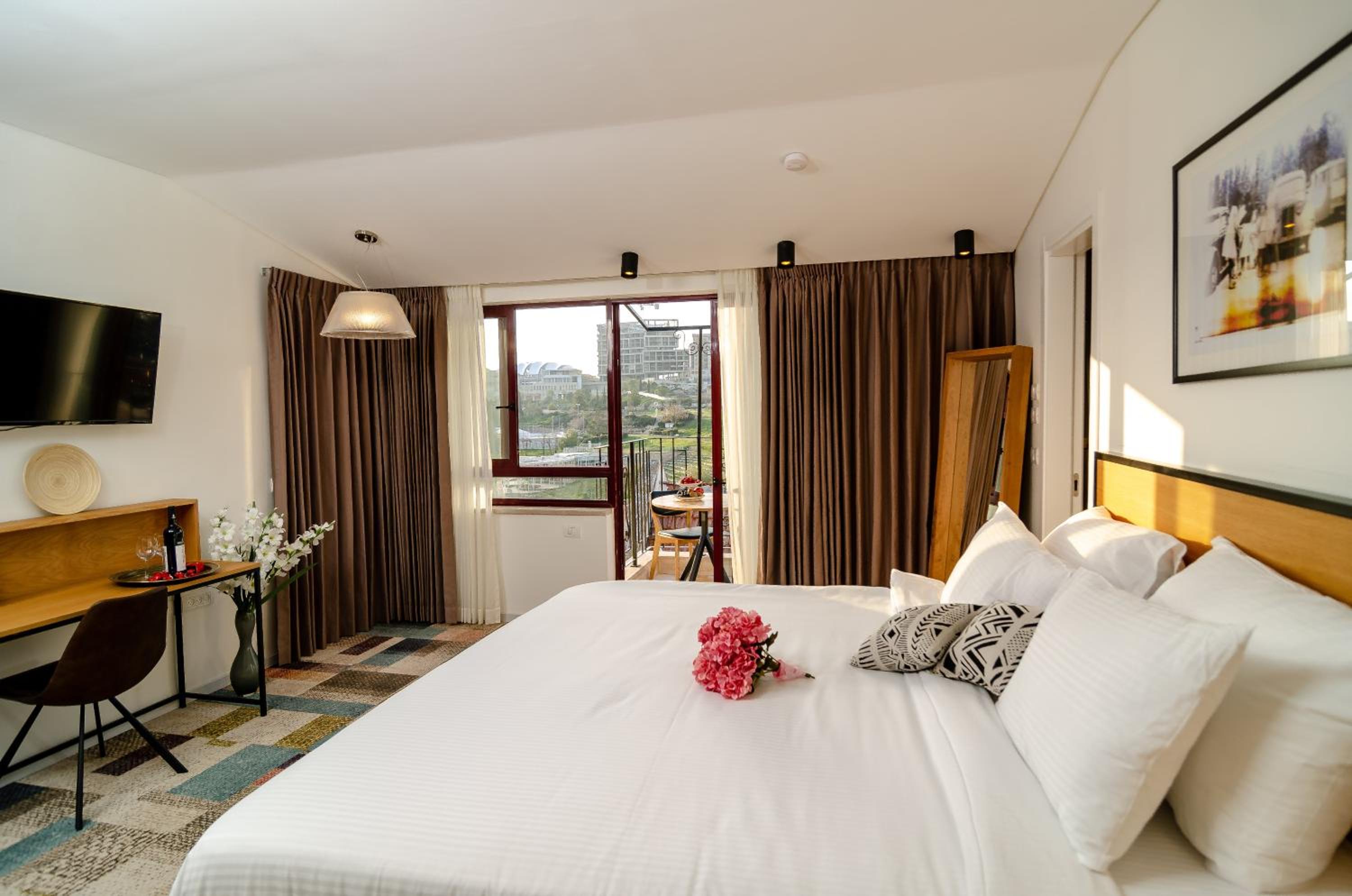 Suite with Balcony - Photo 11