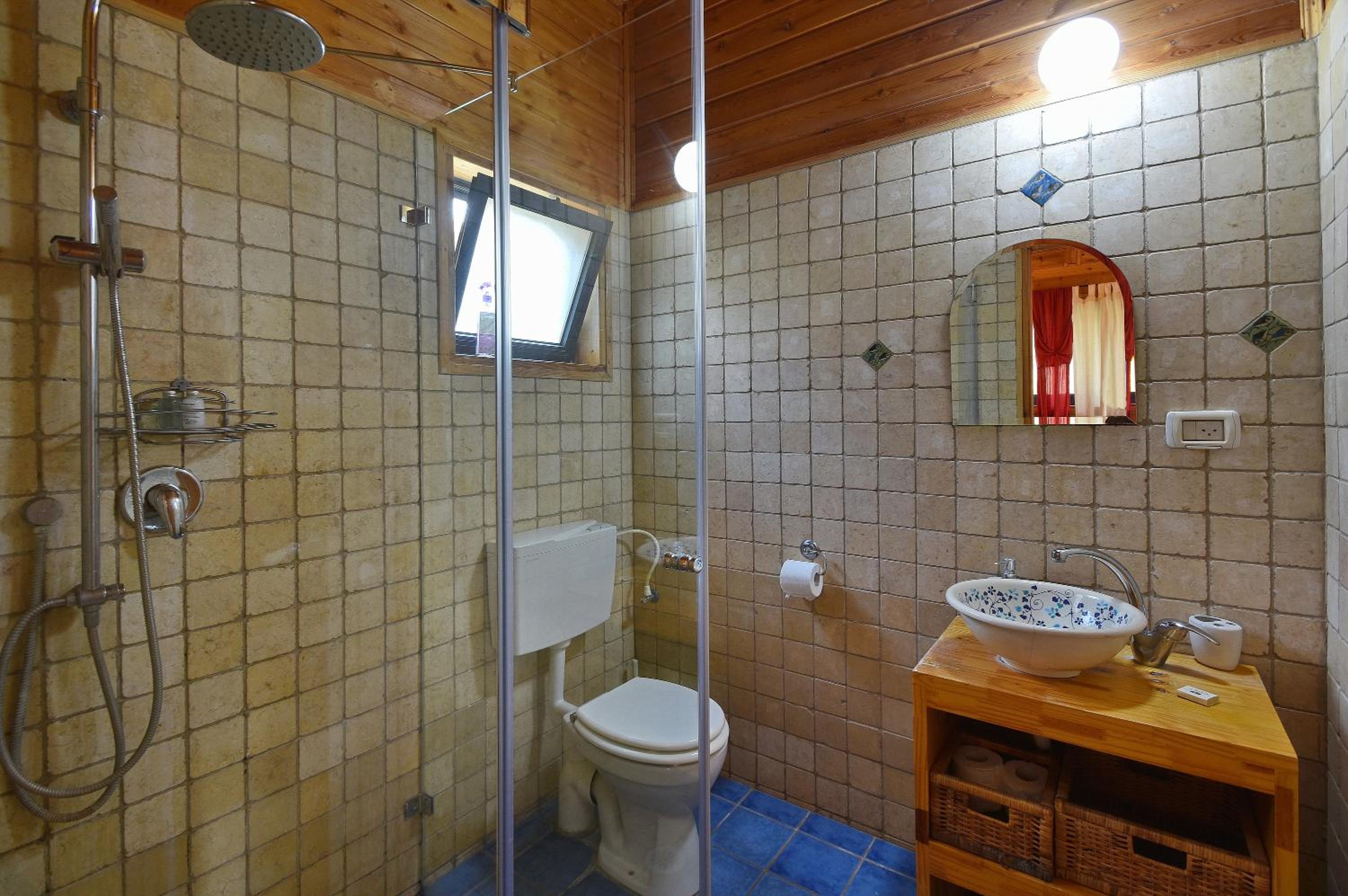Superior Suite - Photo 12