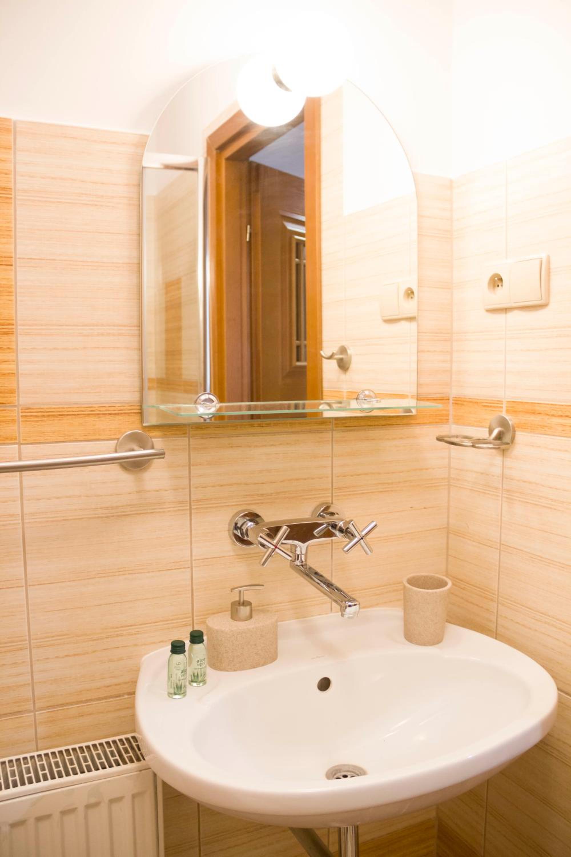 Comfort Apartment - Photo 8