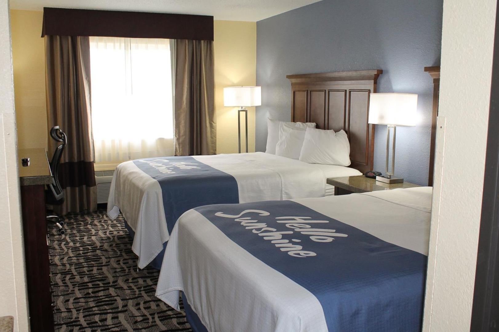 Queen Room with Two Queen Beds - Non-Smoking - Photo 1