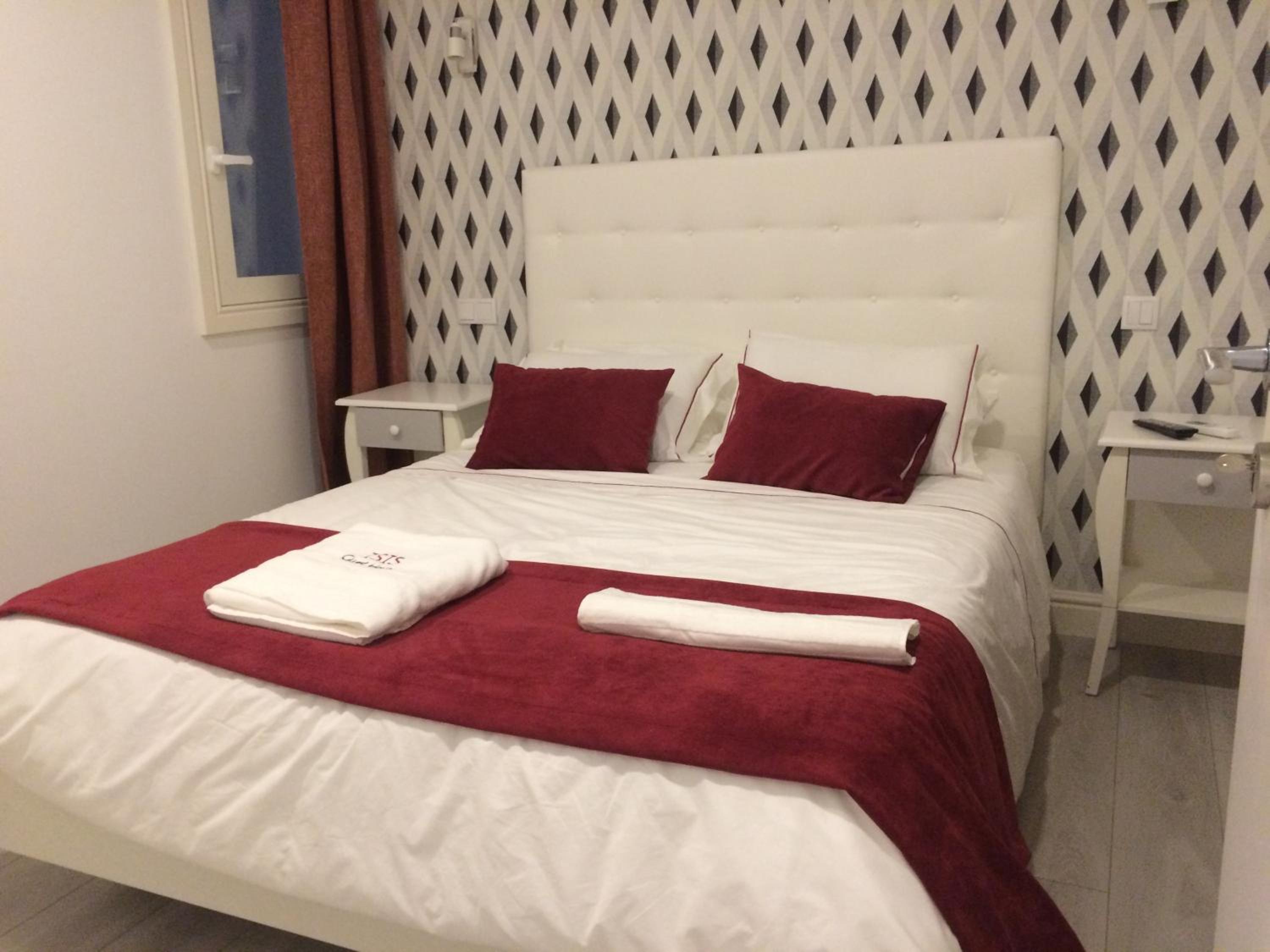 Quadruple Room with Private Bathroom photo 3