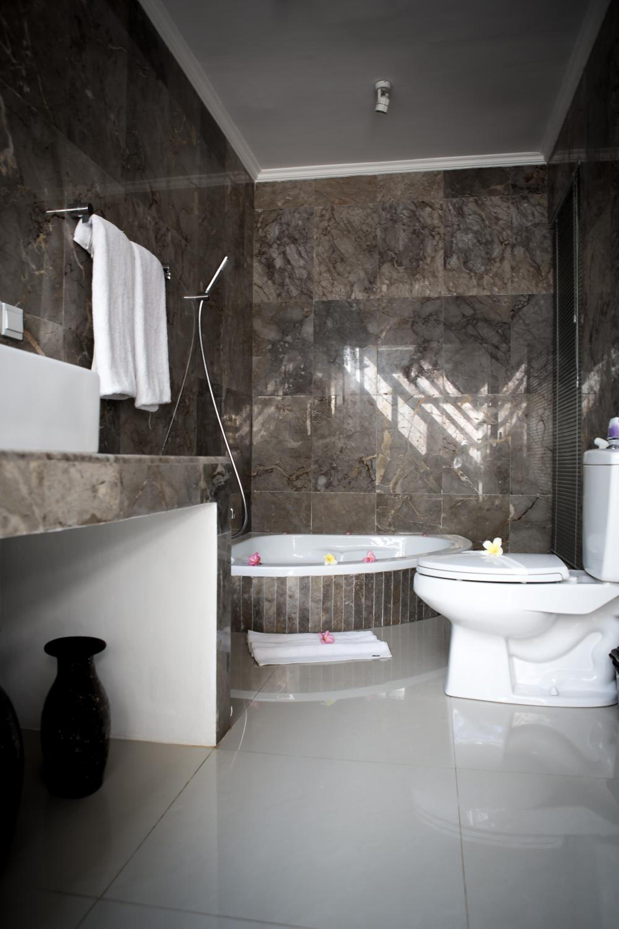 Deluxe Double Room with Sea View - Photo 4