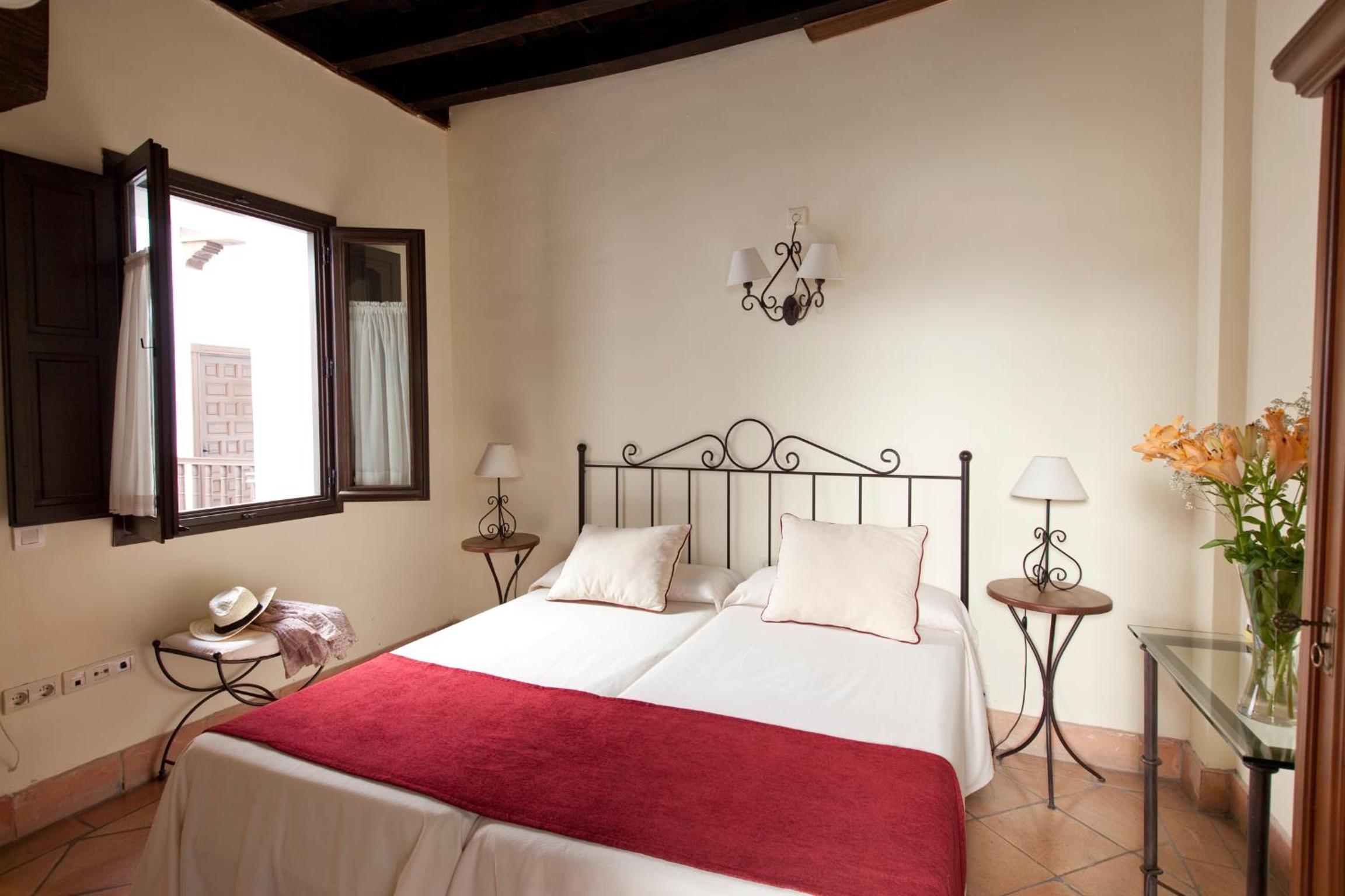 Standard Double or Twin Room - Photo 19