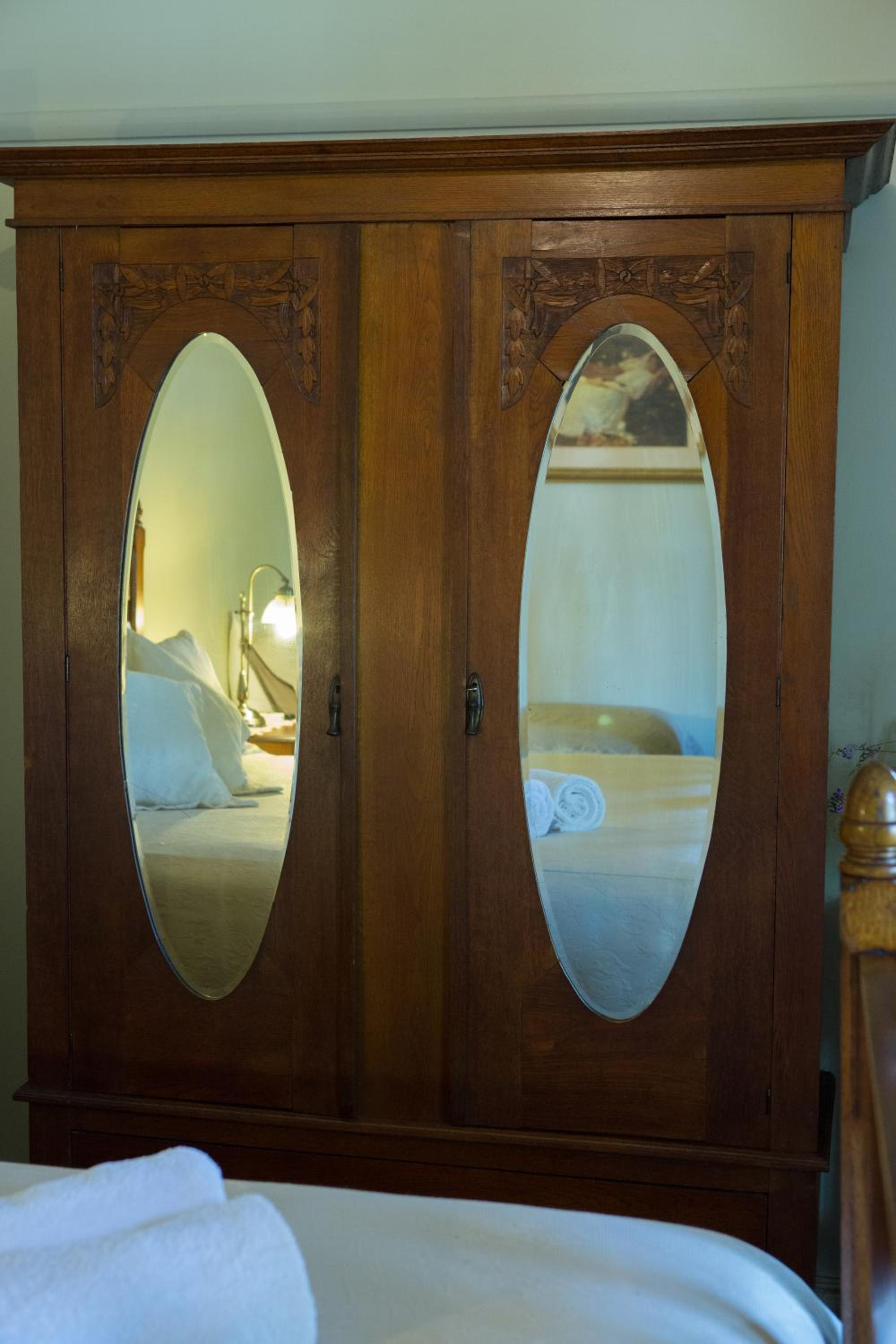 Deluxe Queen Suite photo 3