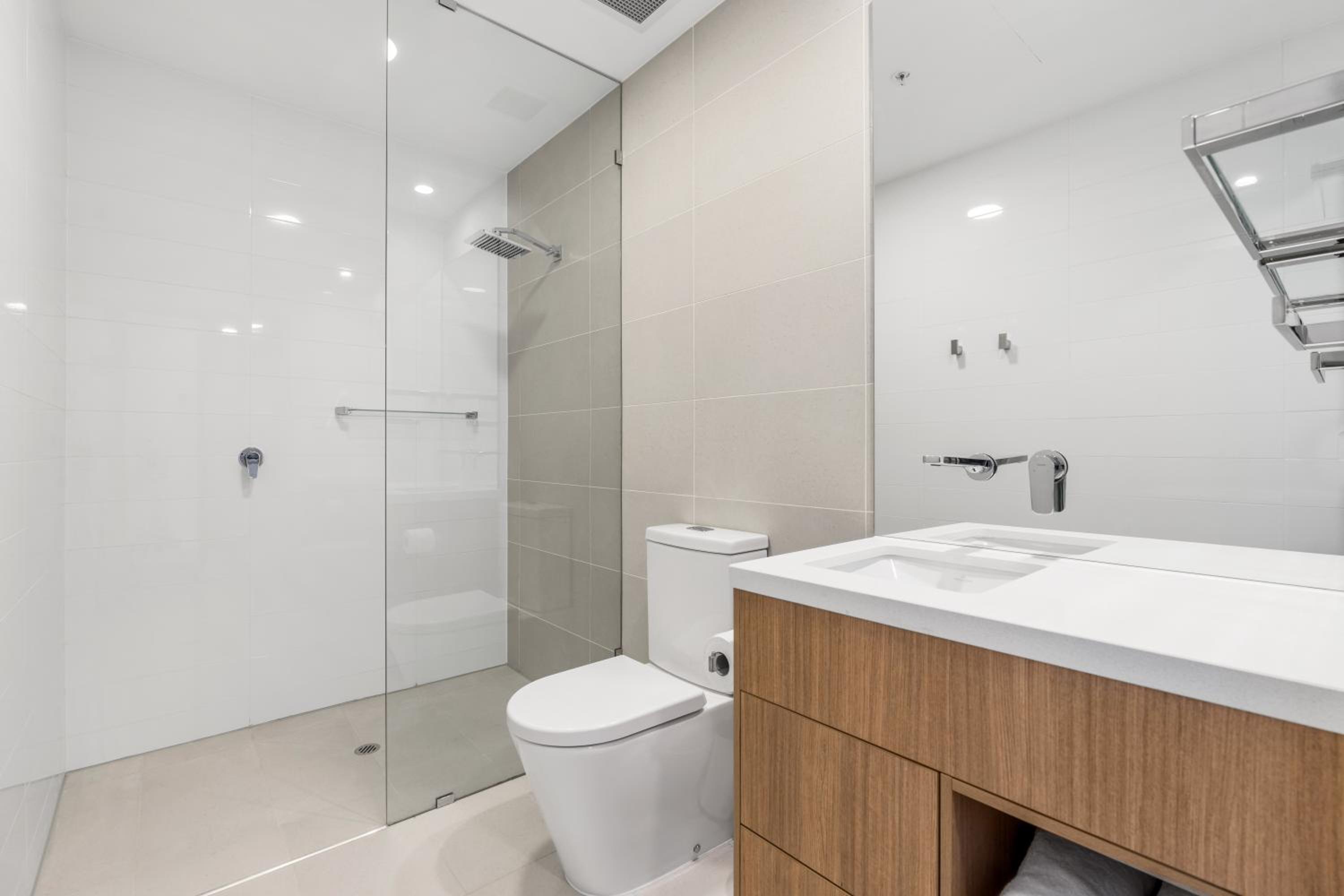 One-Bedroom Suite - Photo 4