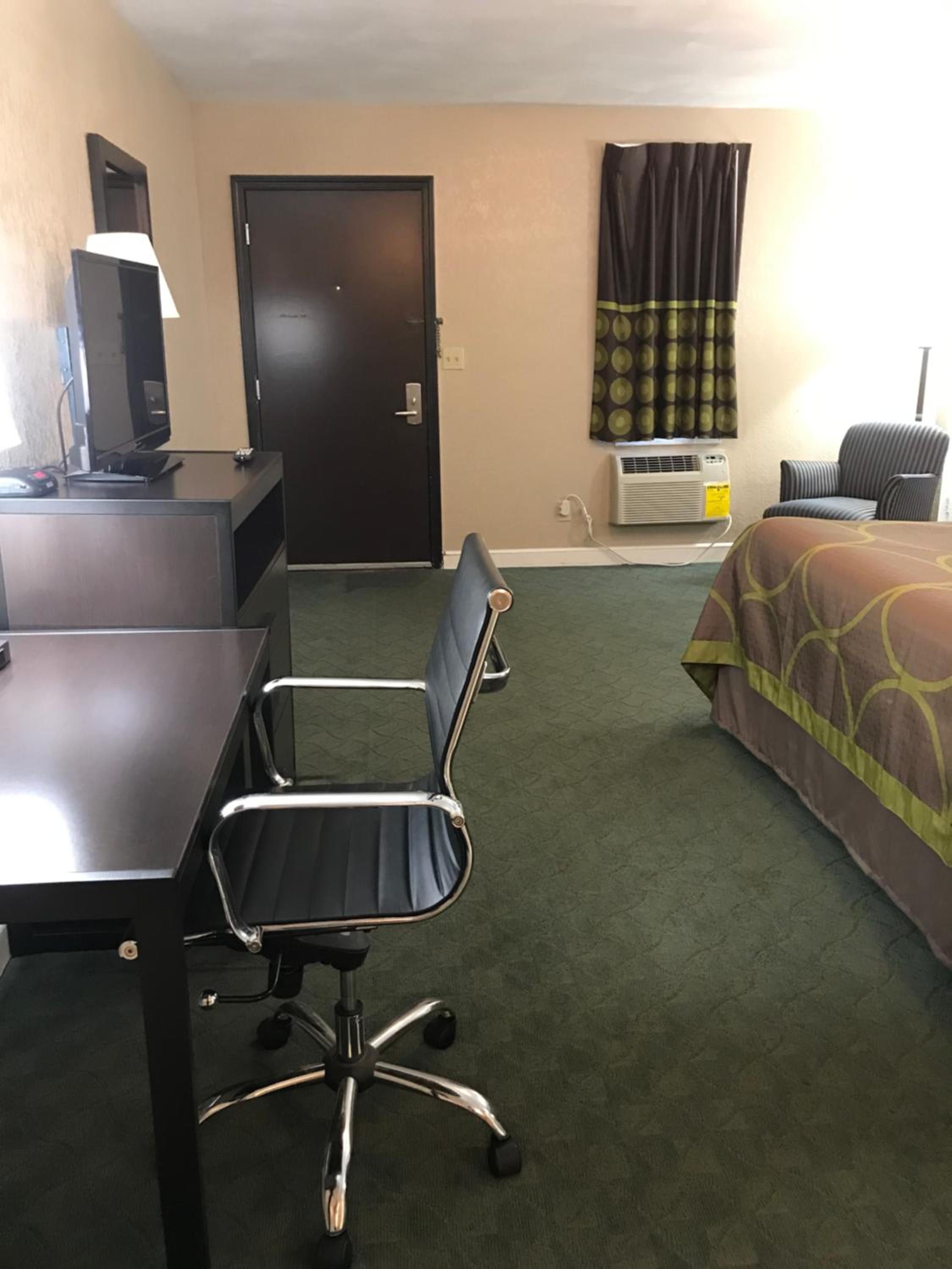 King Room - Non-Smoking photo 2