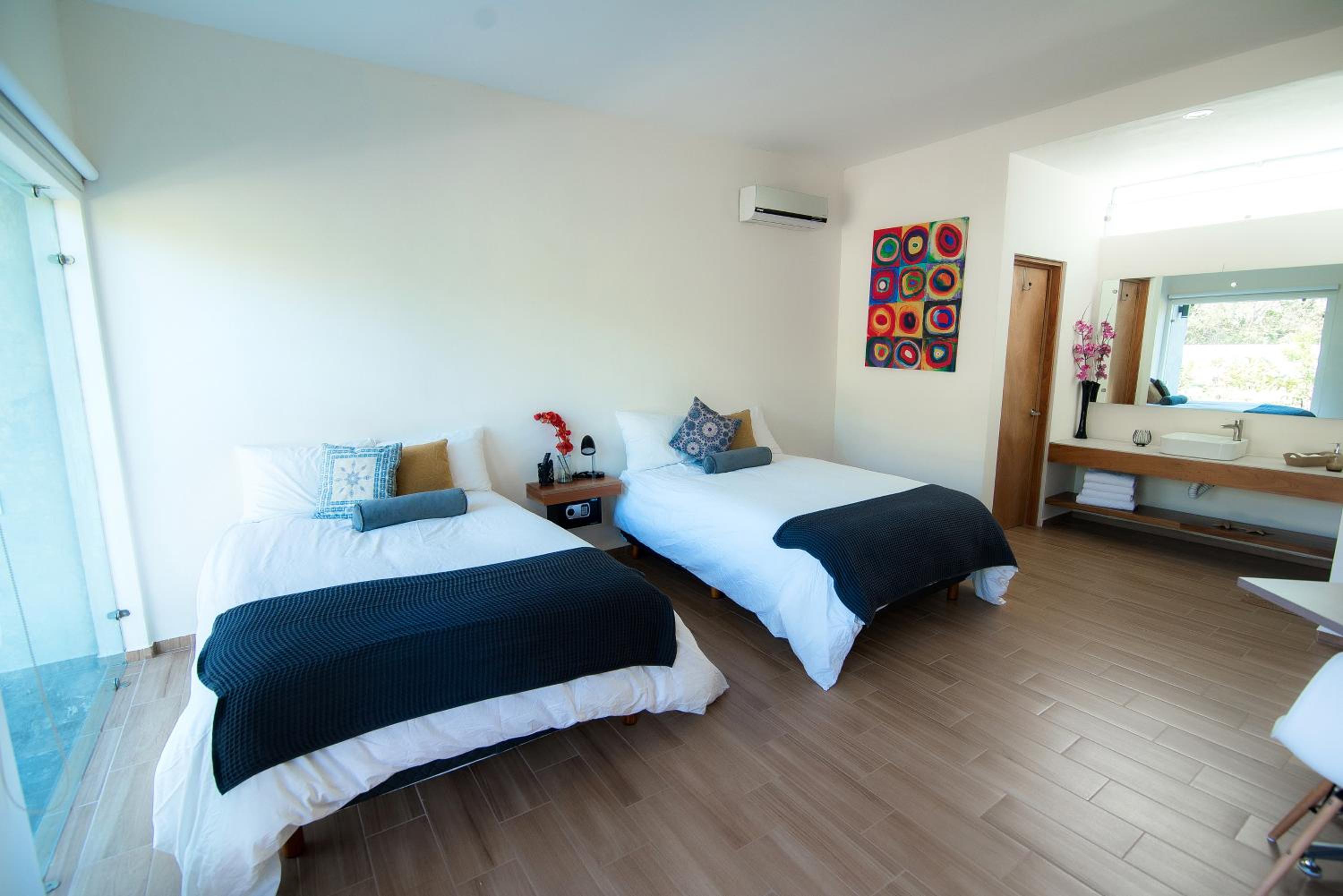 Twin Room - Photo 2