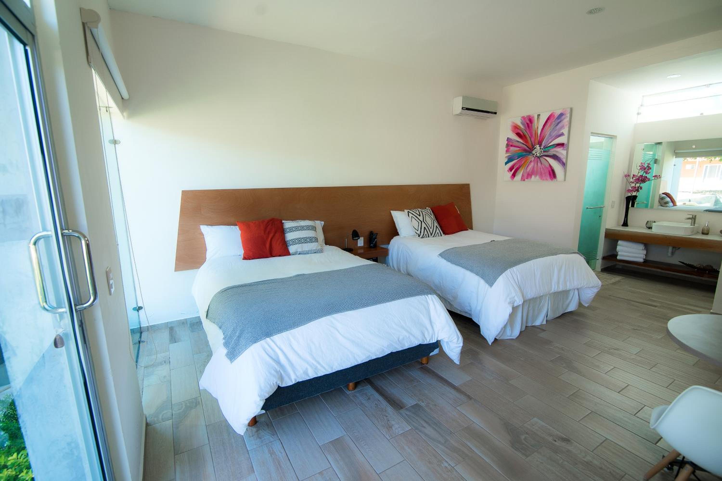 Twin Room - Photo 3