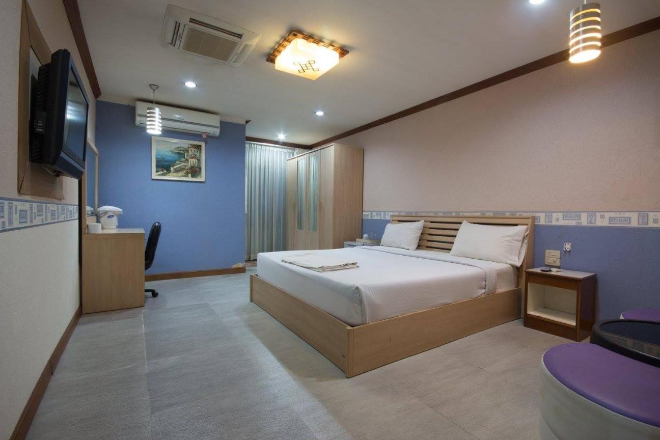 Double Room - Photo 10