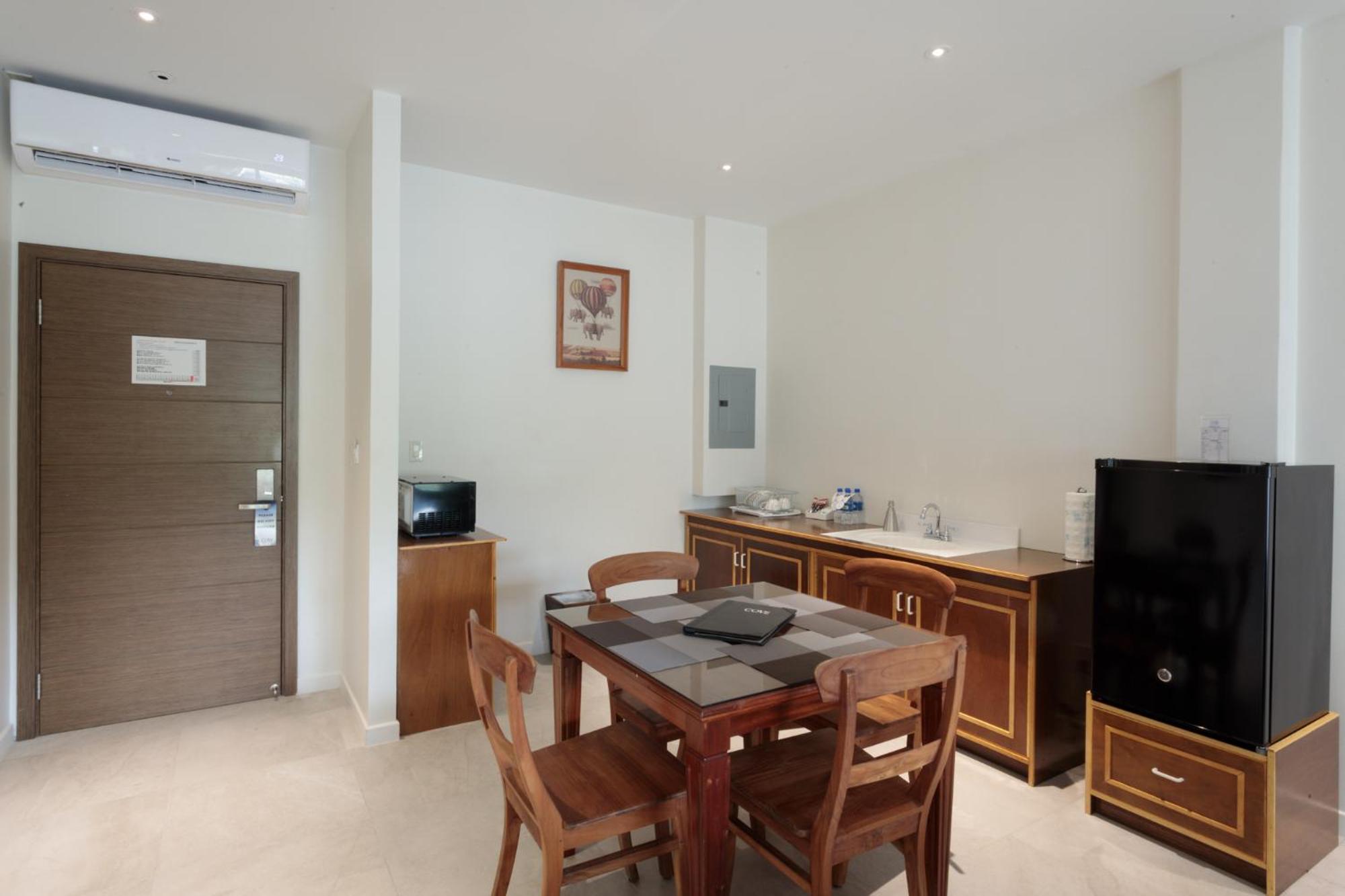 Superior Family Room photo 3